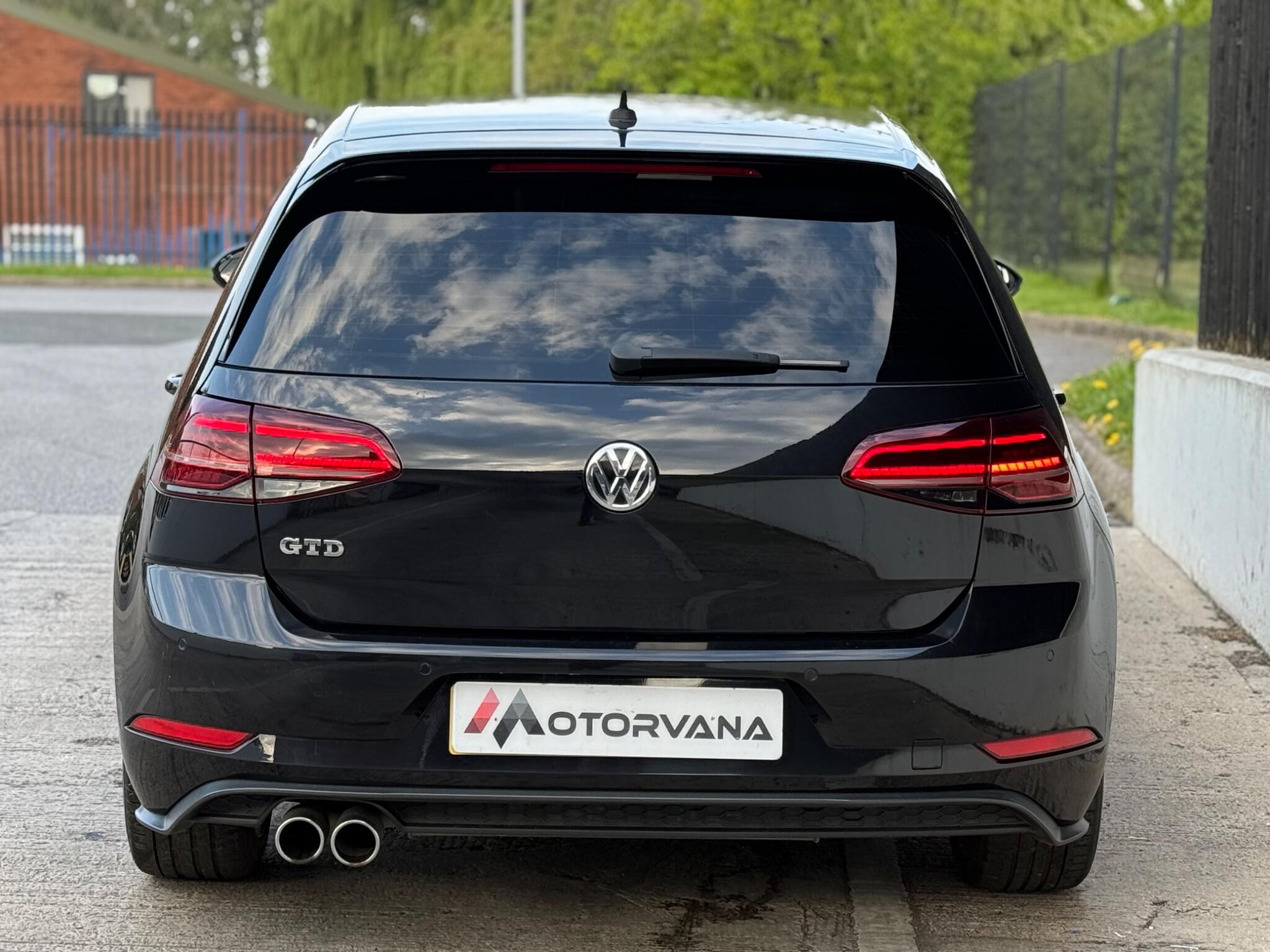 Volkswagen Golf view 13