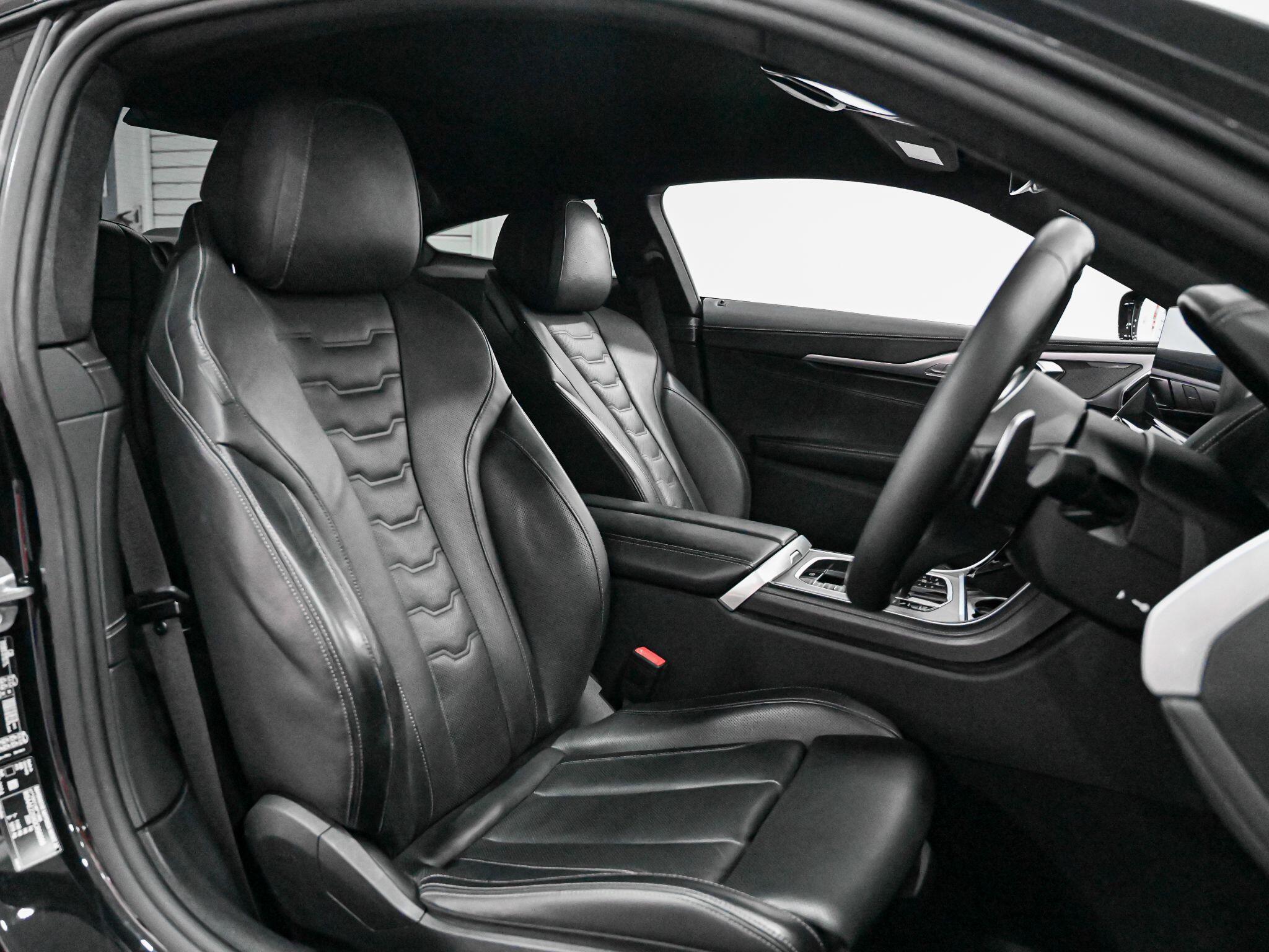 BMW 8 Series view 3