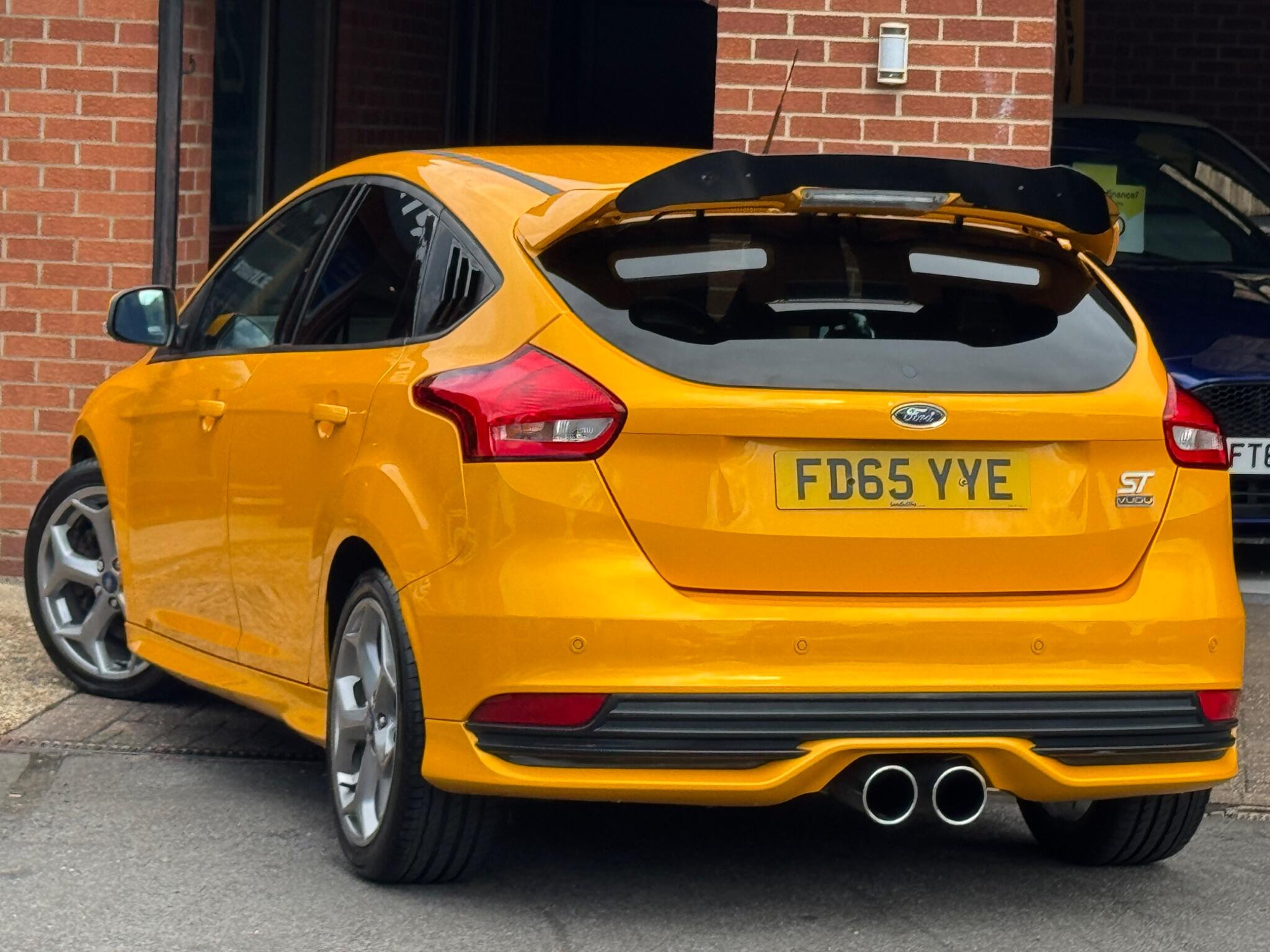 Ford Focus view 3