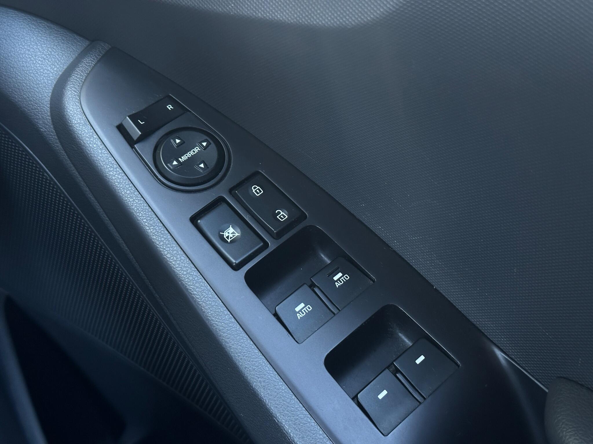 Hyundai Ioniq view 41
