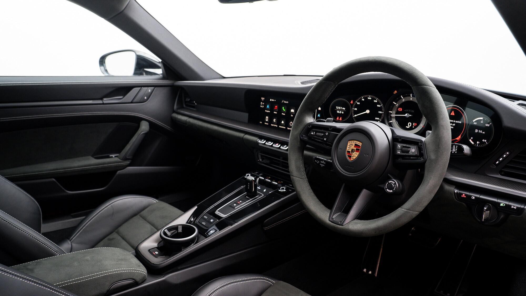 Porsche 911 view 34
