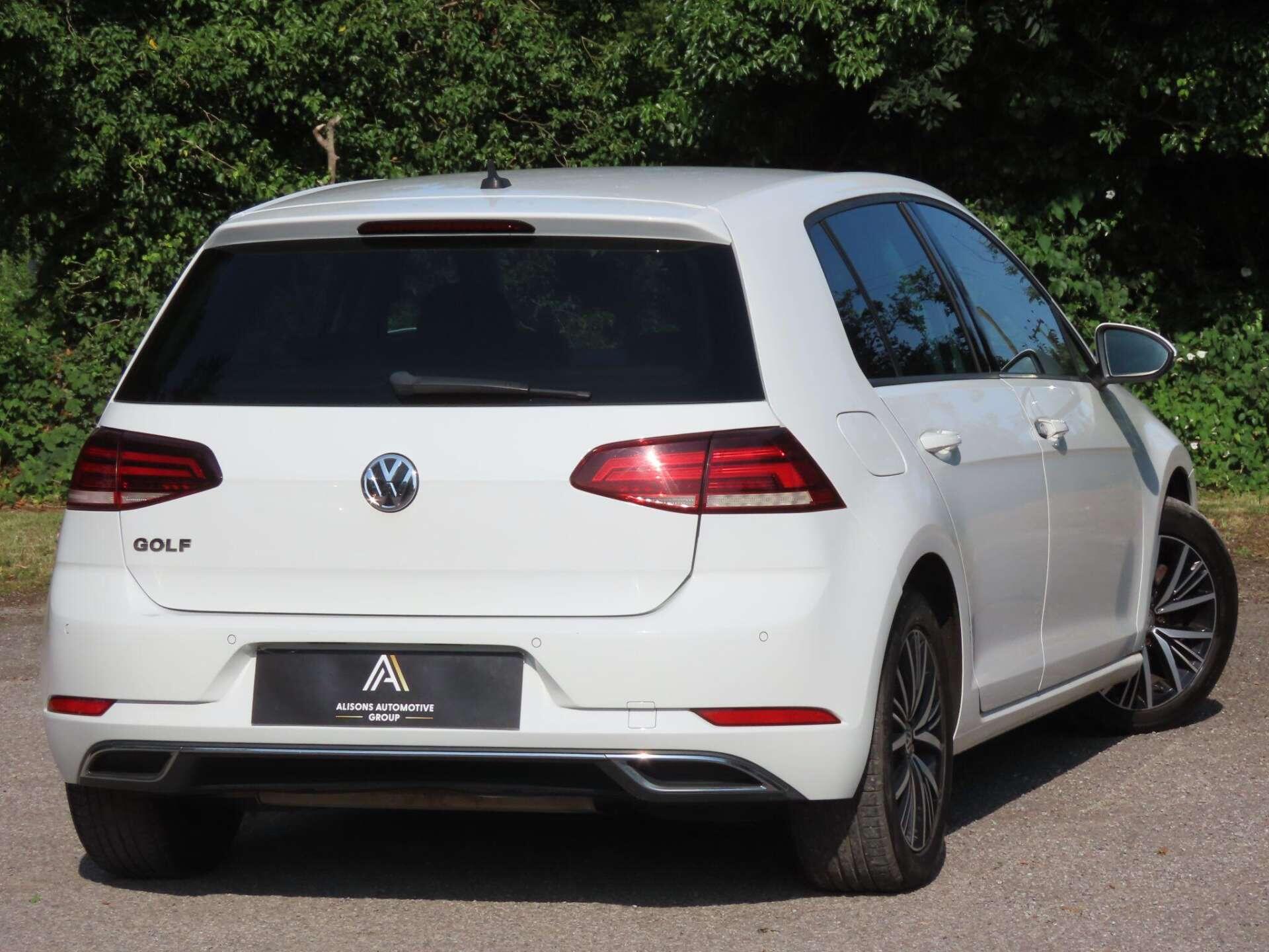 Volkswagen Golf view 4