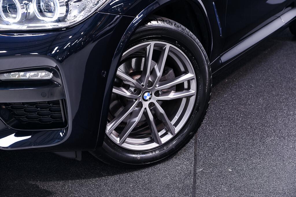 BMW X4 view 5