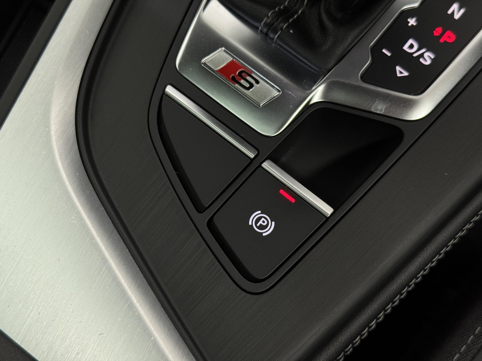 Audi S4 Avant view 40