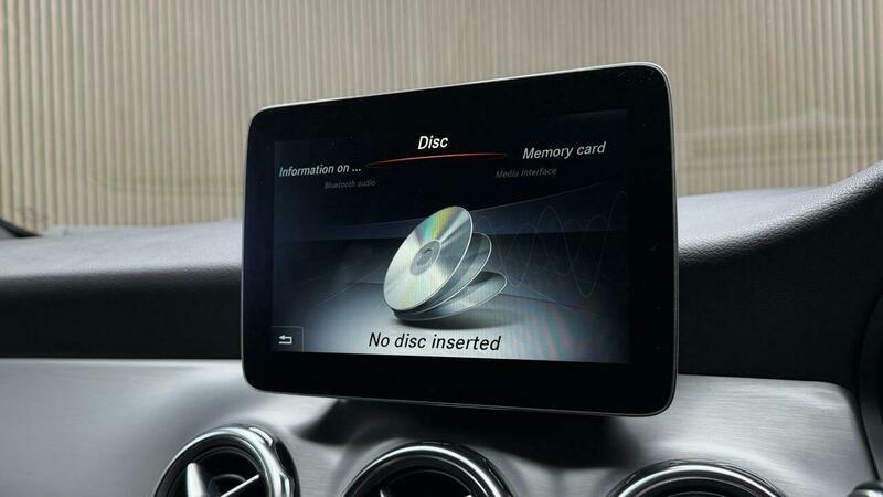 Mercedes-Benz GLA view 19