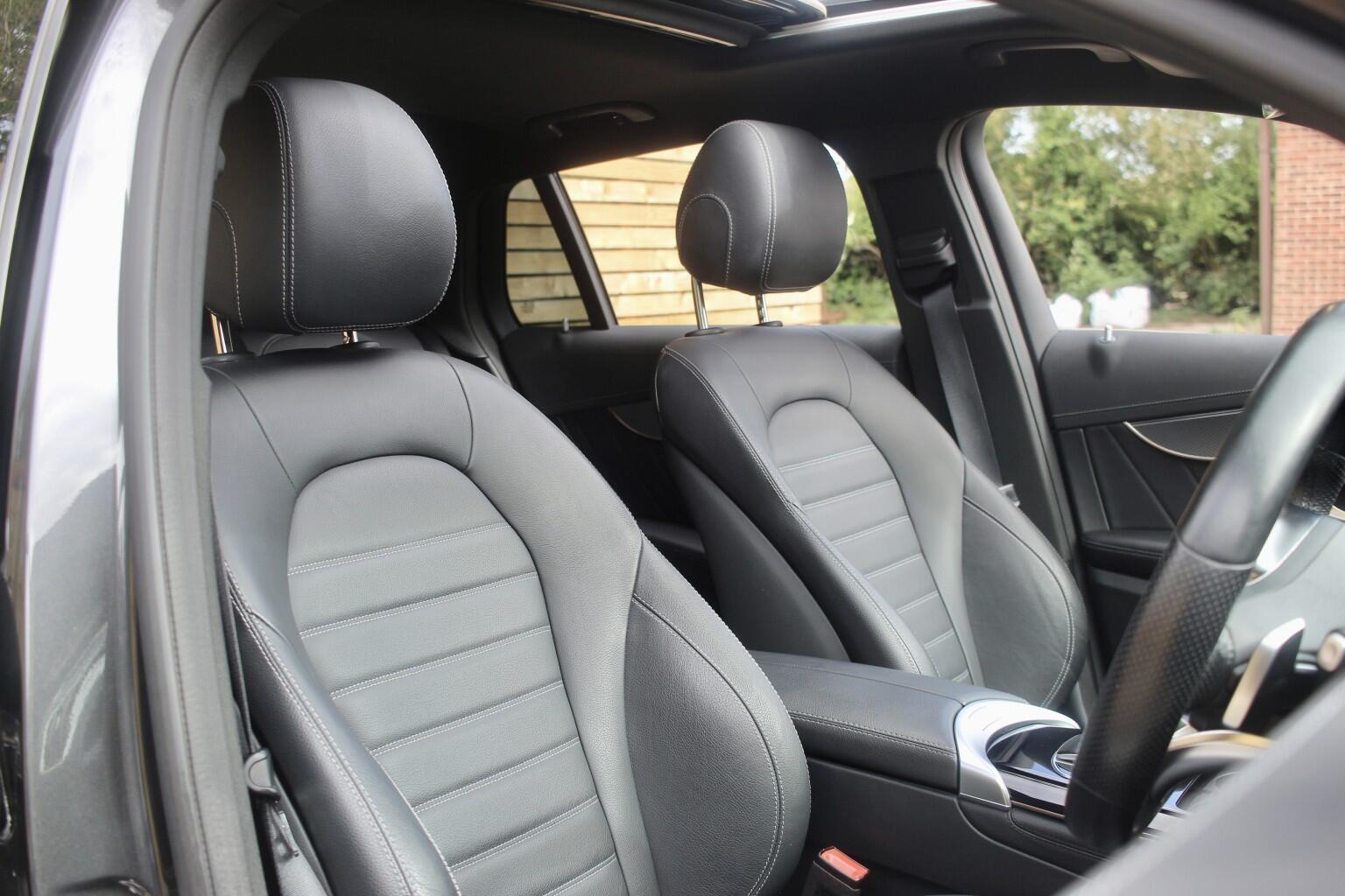 Mercedes-Benz Eqc view 10