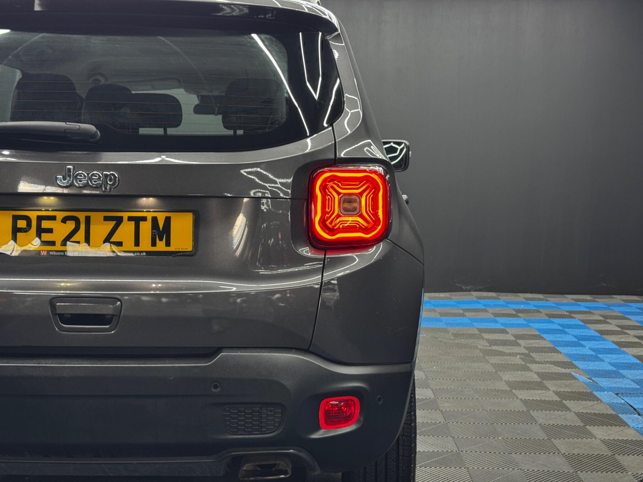 Jeep Renegade view 40