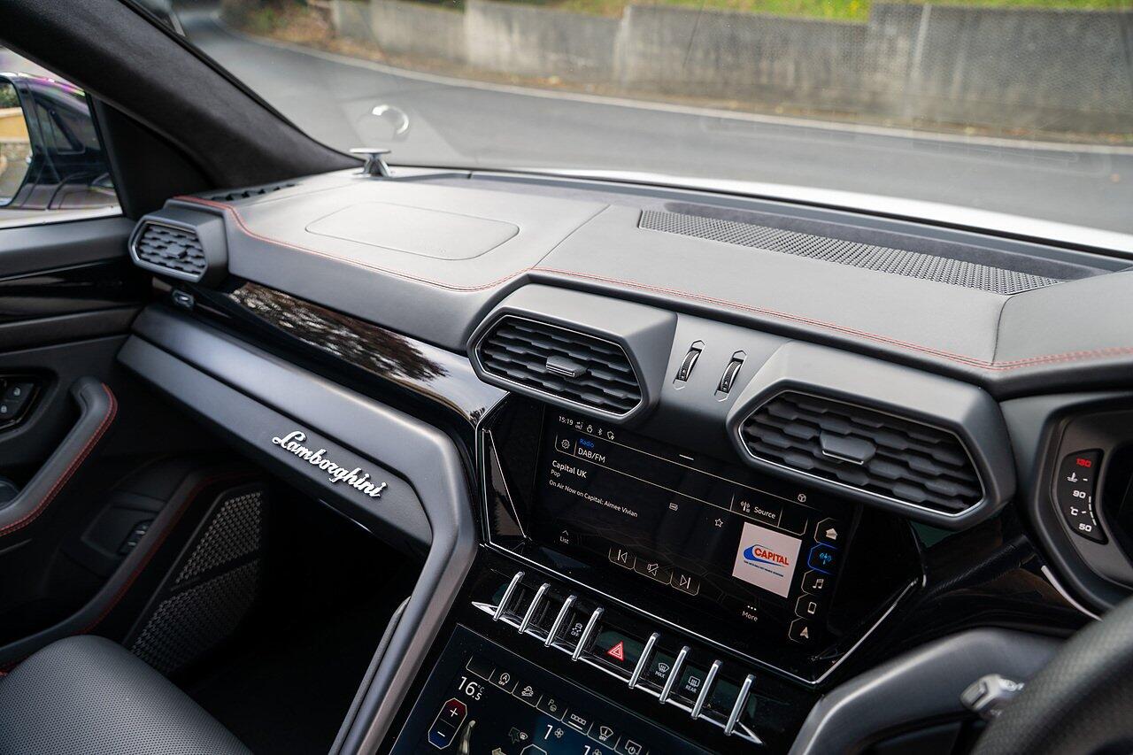 Lamborghini Urus view 63