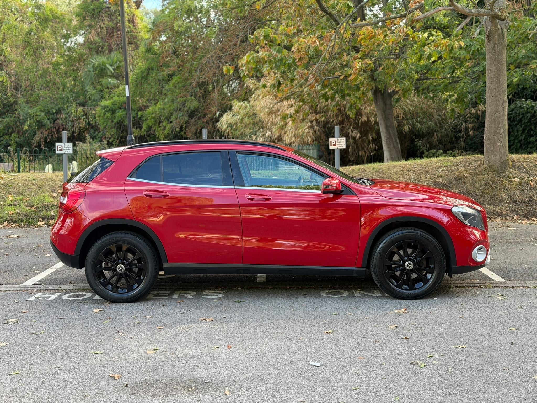 Mercedes-Benz Gla view 3