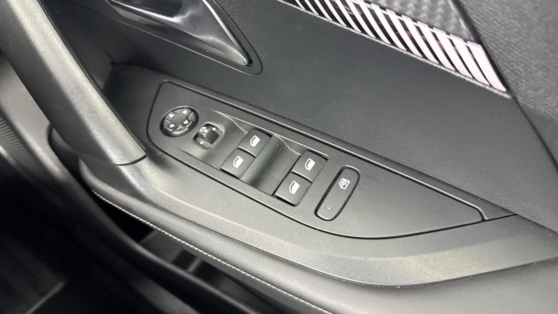 Peugeot 2008 view 42