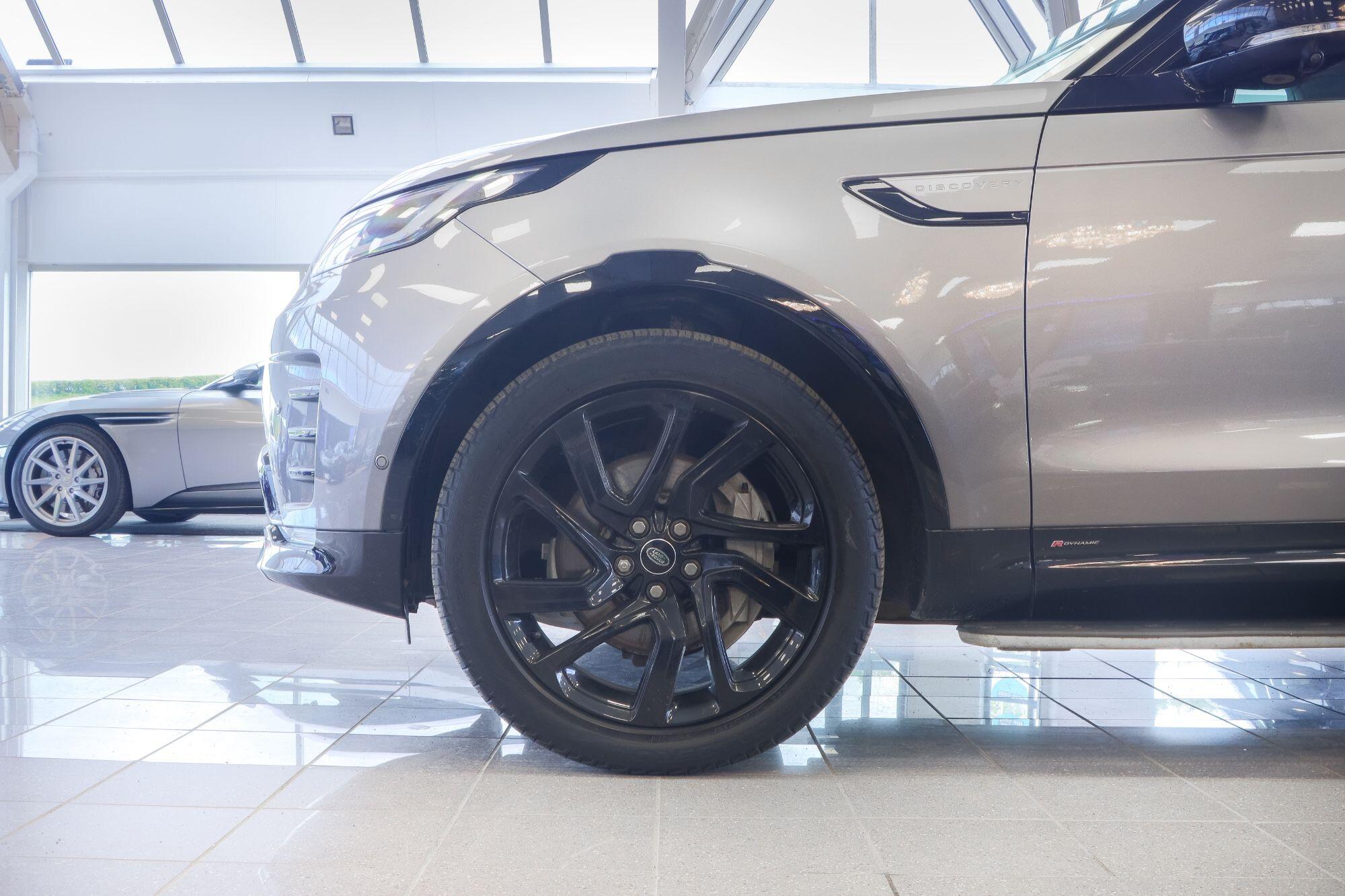 Land Rover Discovery view 9
