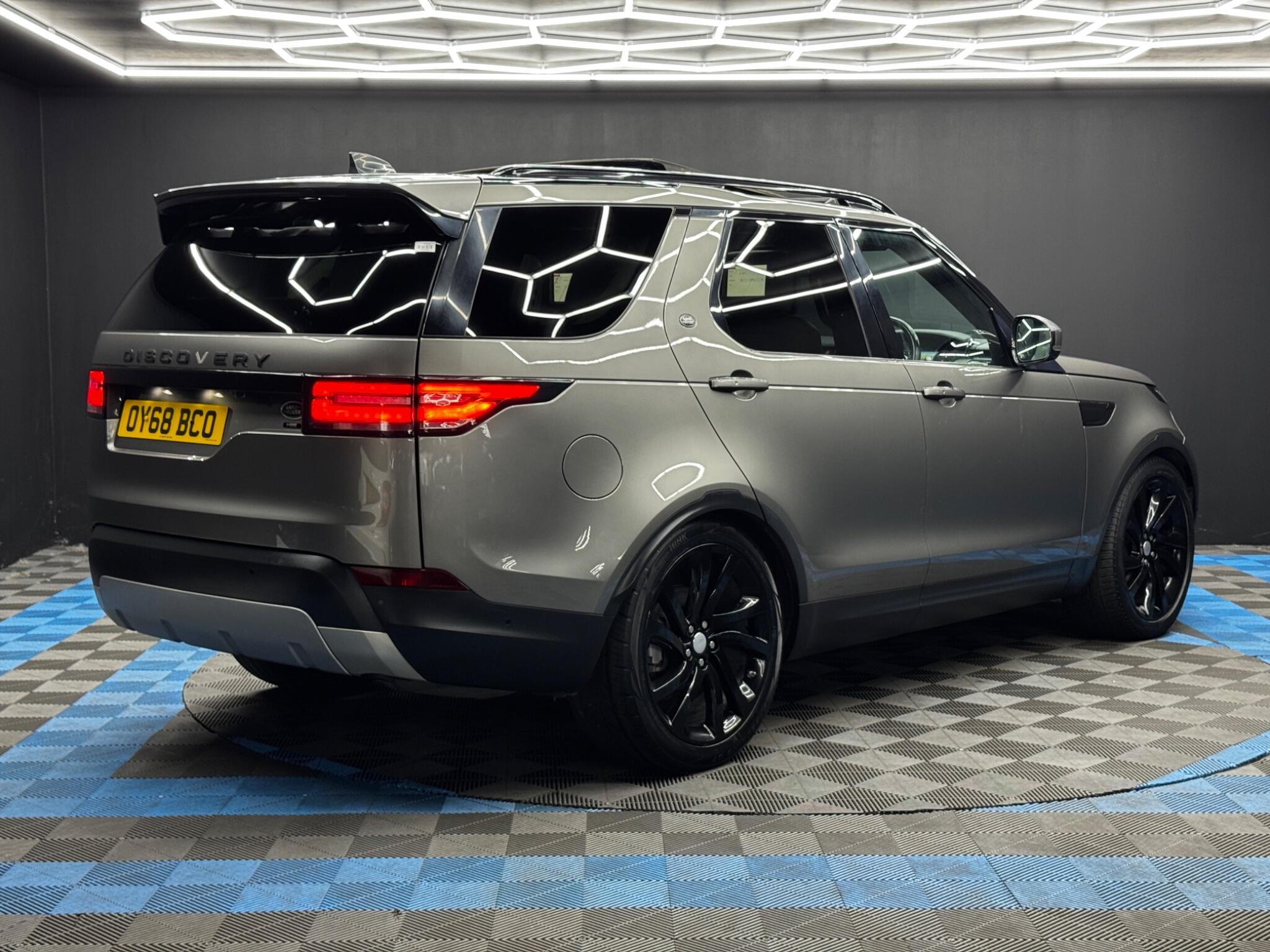 Land Rover Discovery view 5