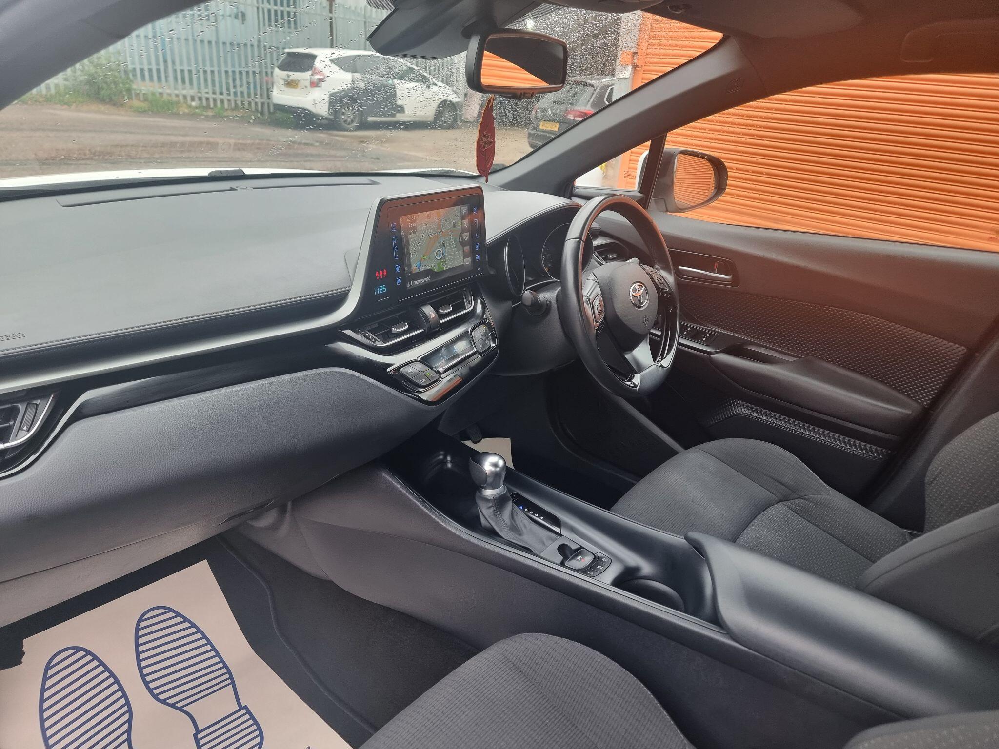 Toyota C-HR view 23