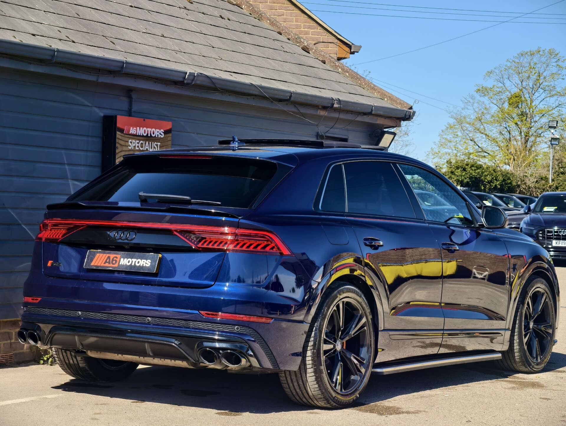 Audi Q8 view 18