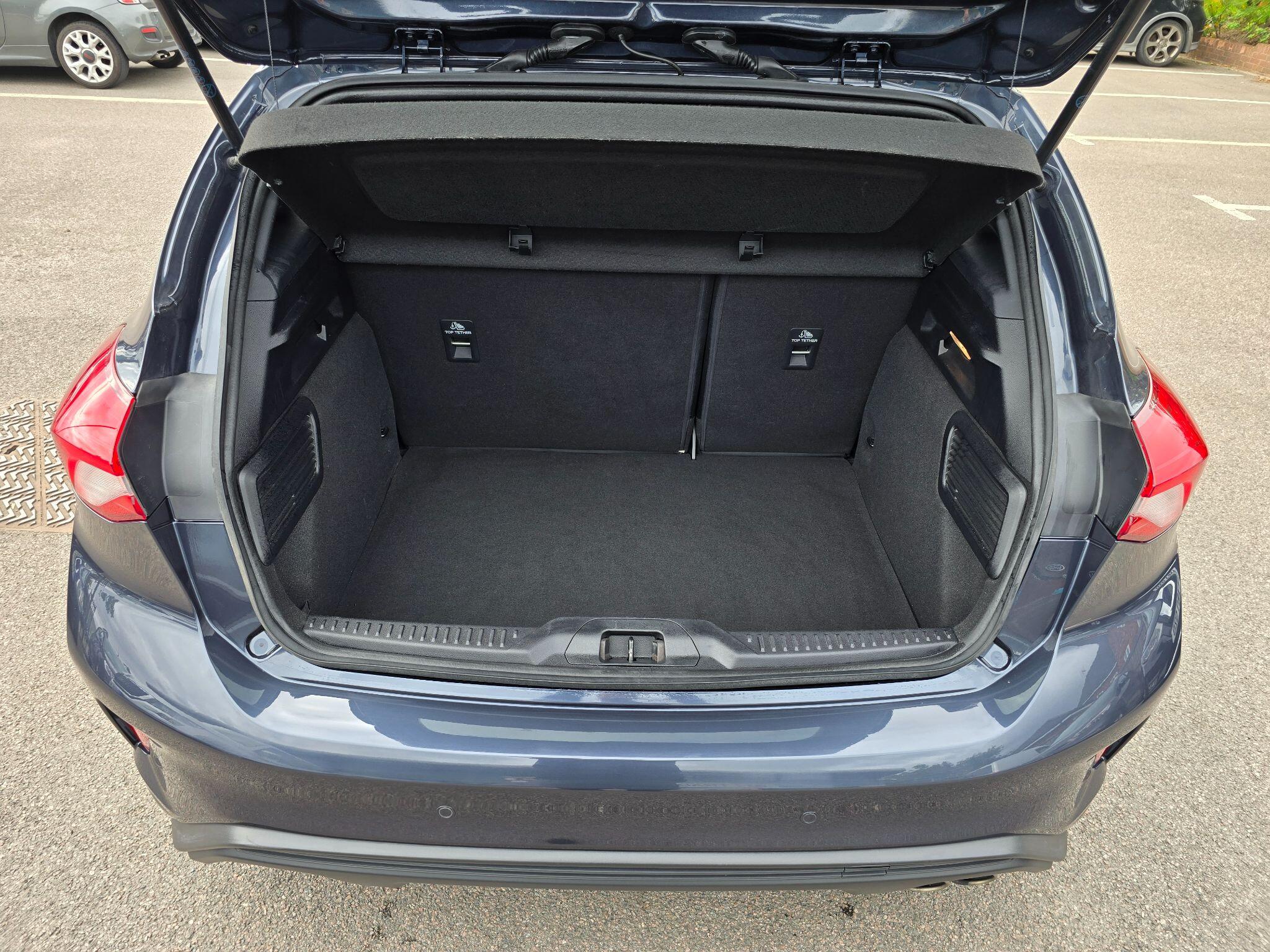 Ford Focus view 56