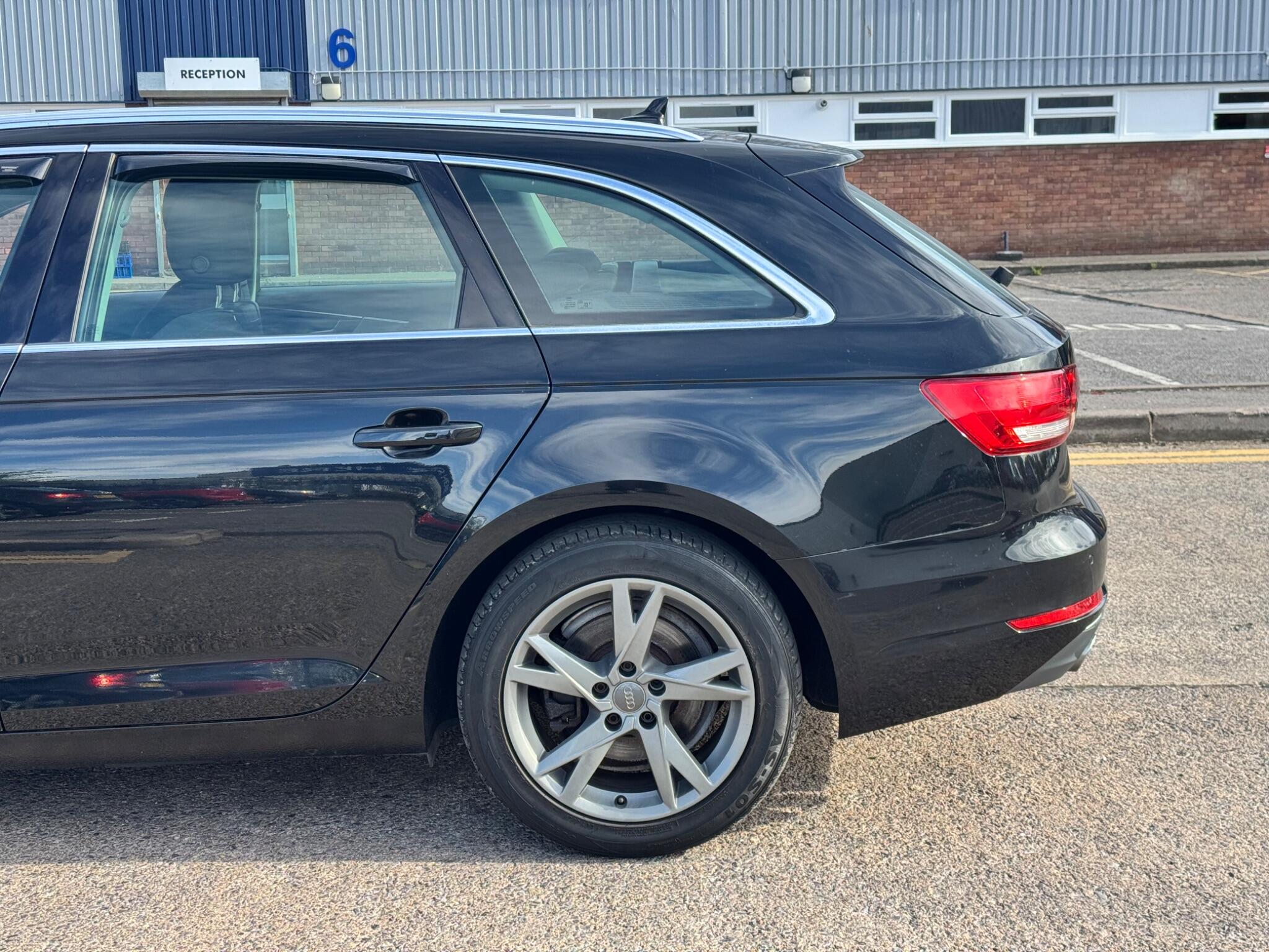 Audi A4 view 15