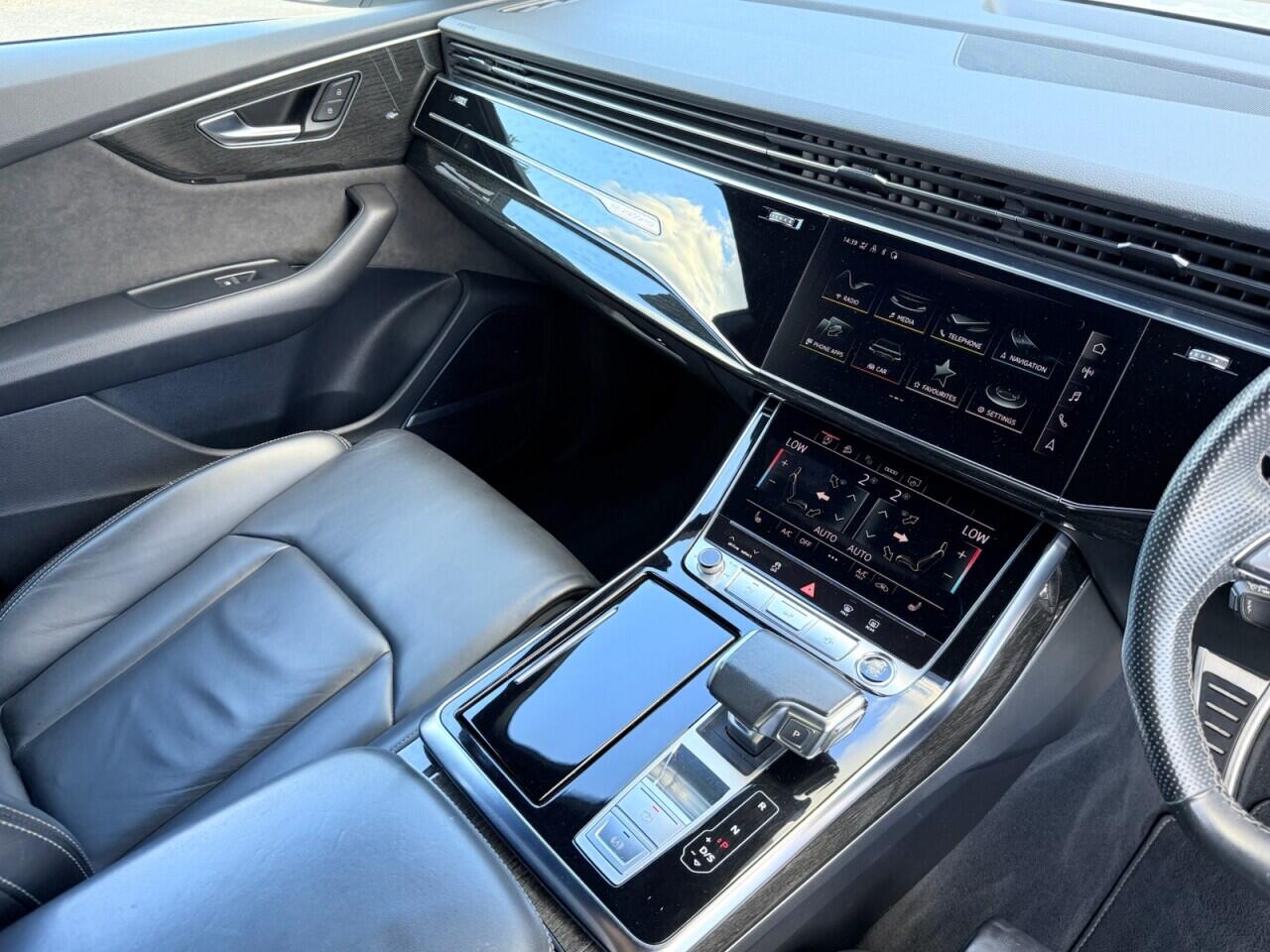 Audi Q8 view 19