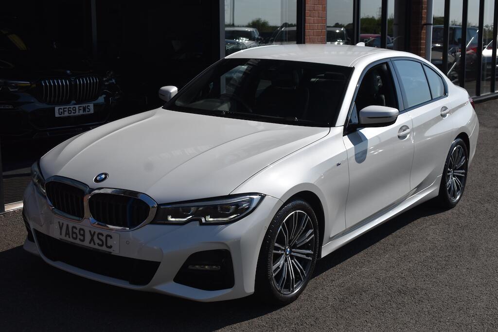 BMW 3 Series view 18
