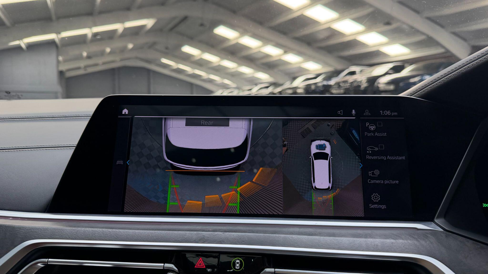 BMW X7 view 21