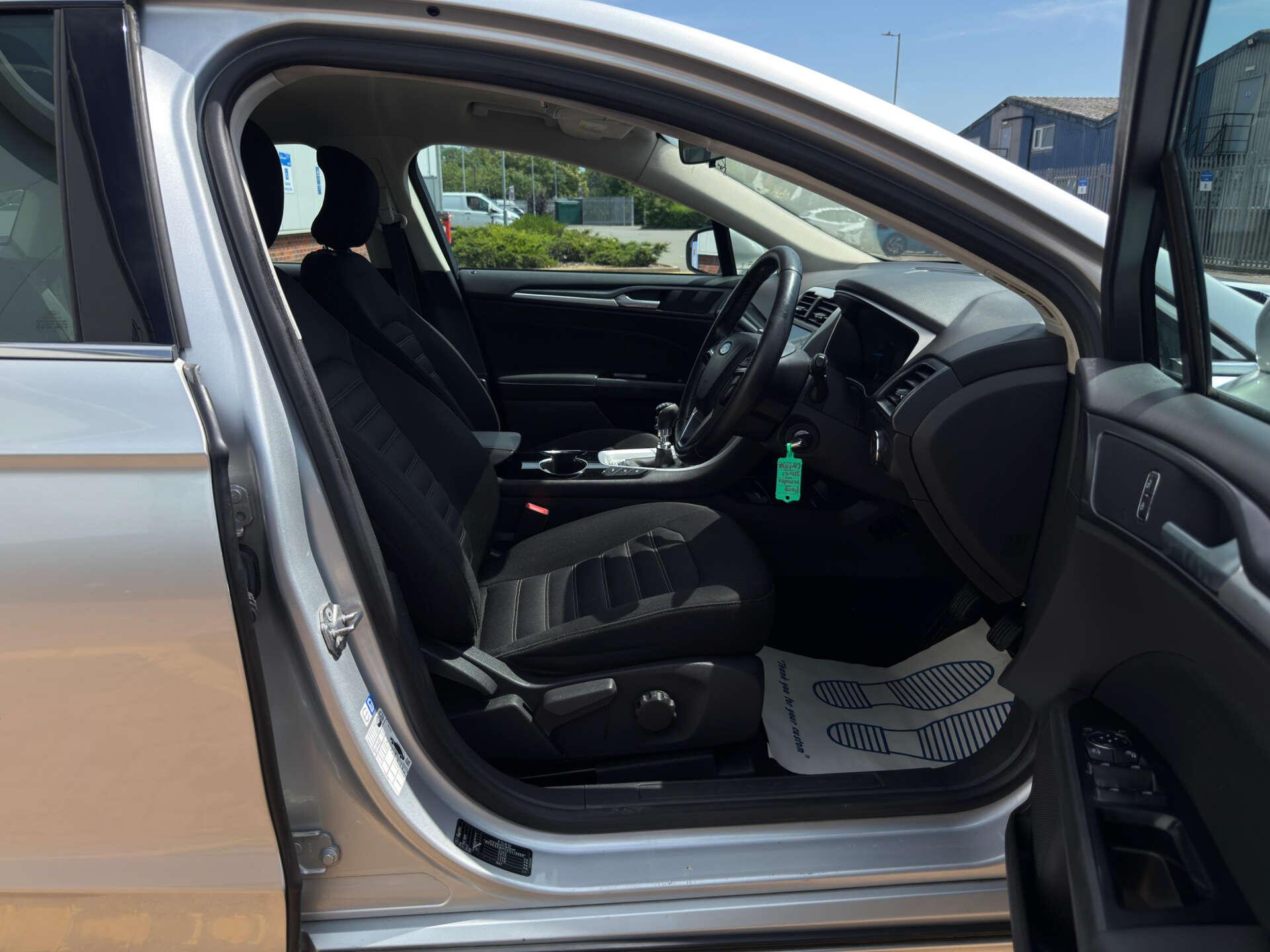 Ford Mondeo view 20