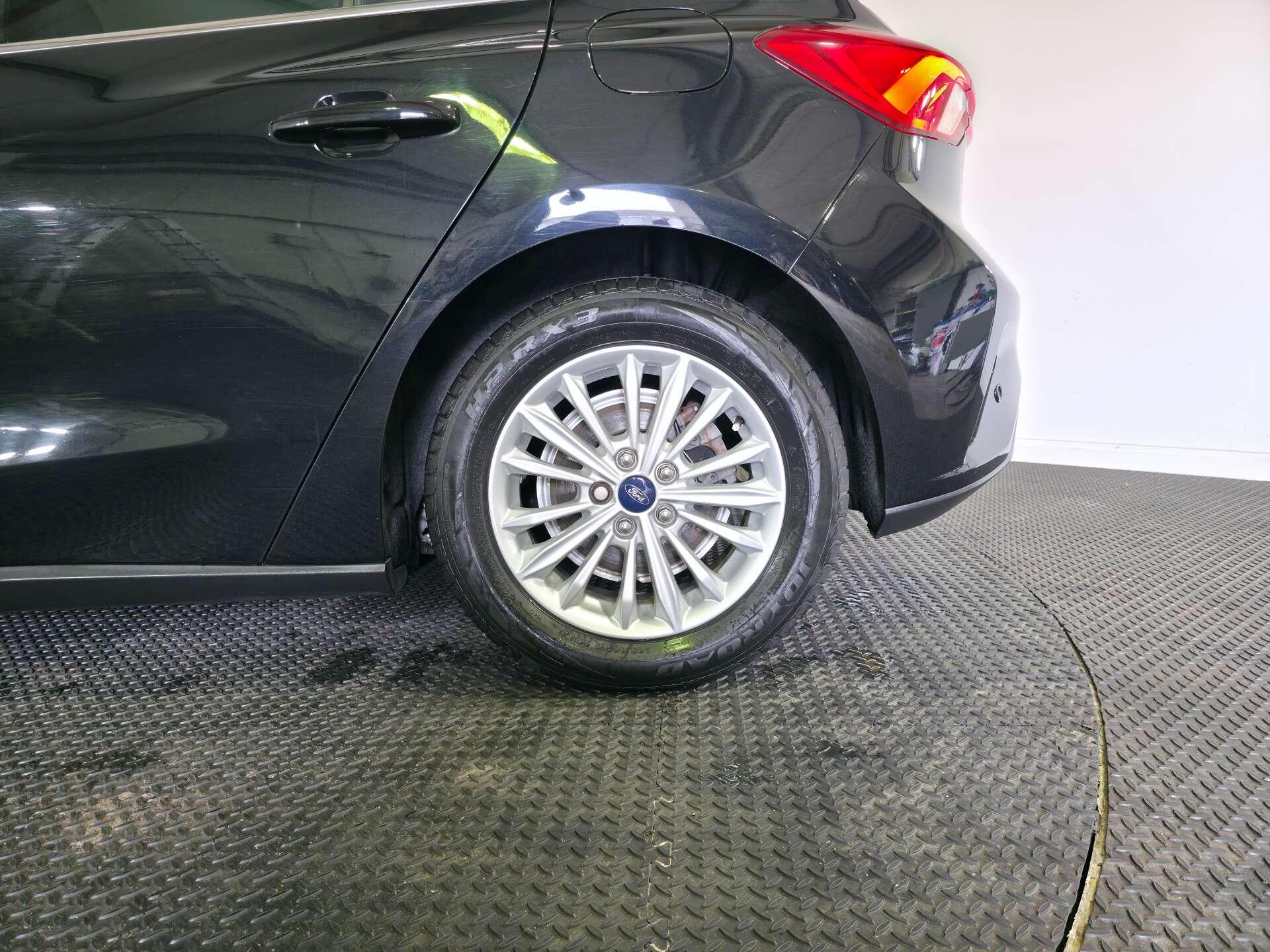 Ford Focus view 67