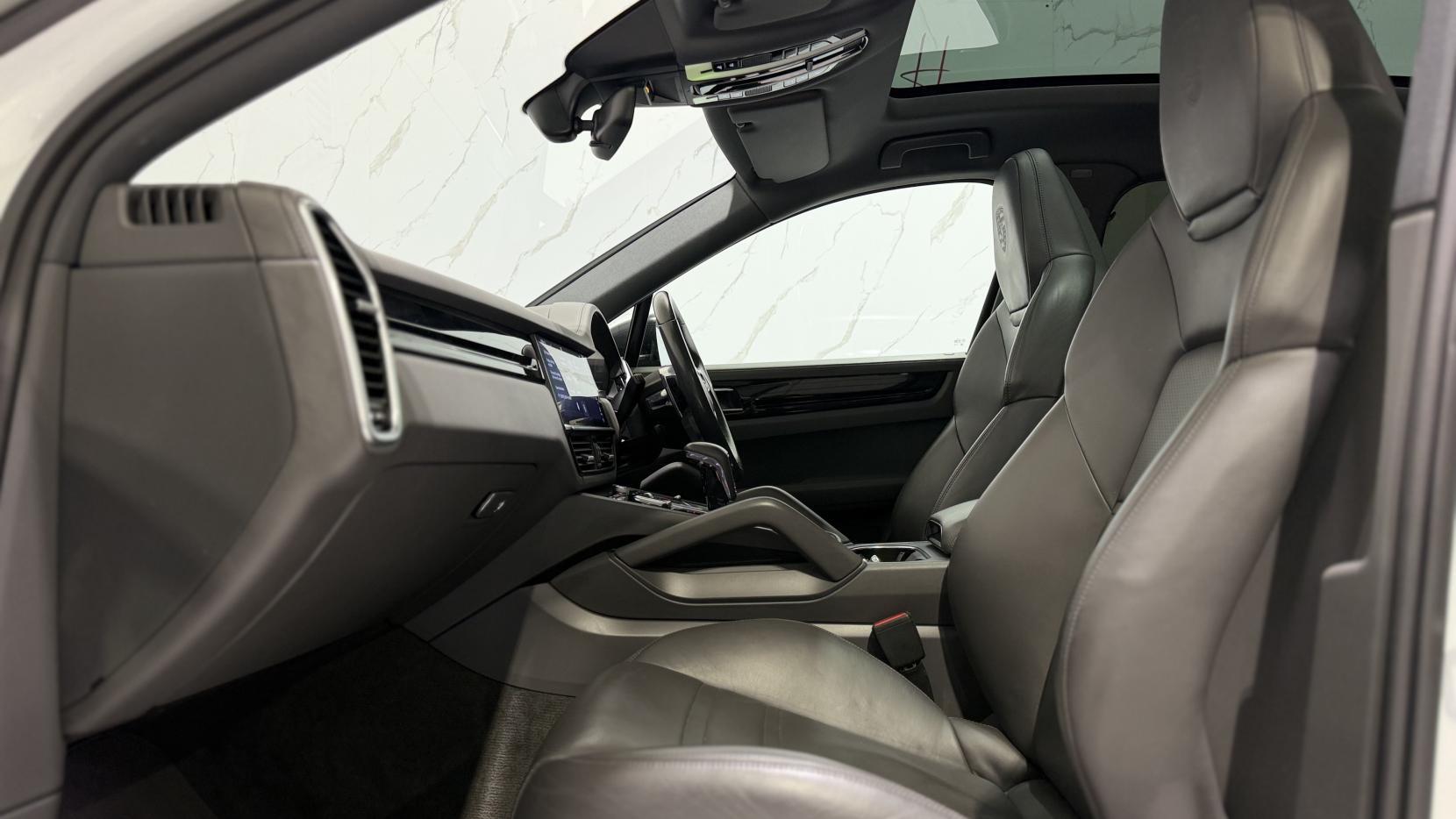 Porsche Cayenne view 8