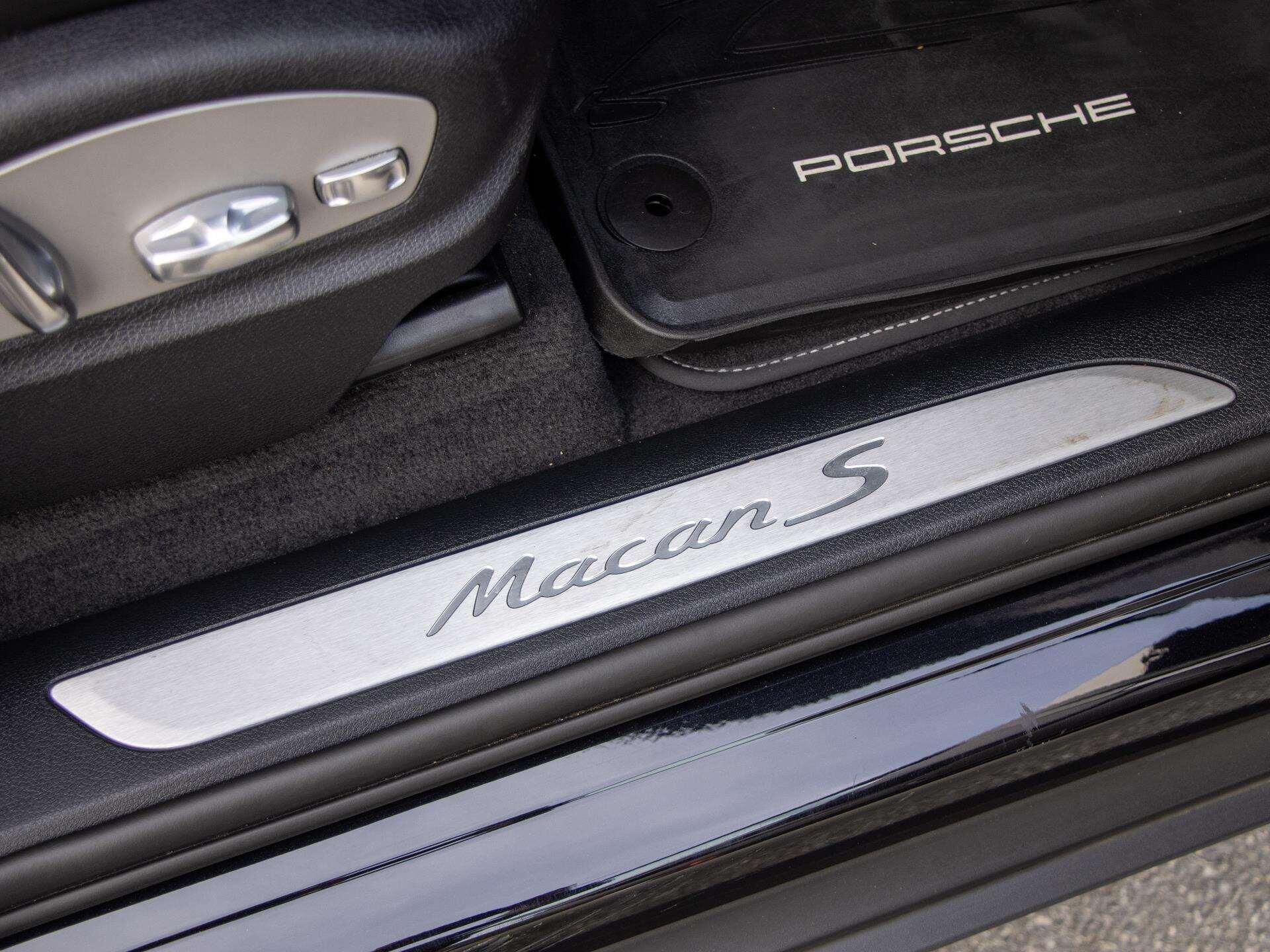 Porsche Macan view 12