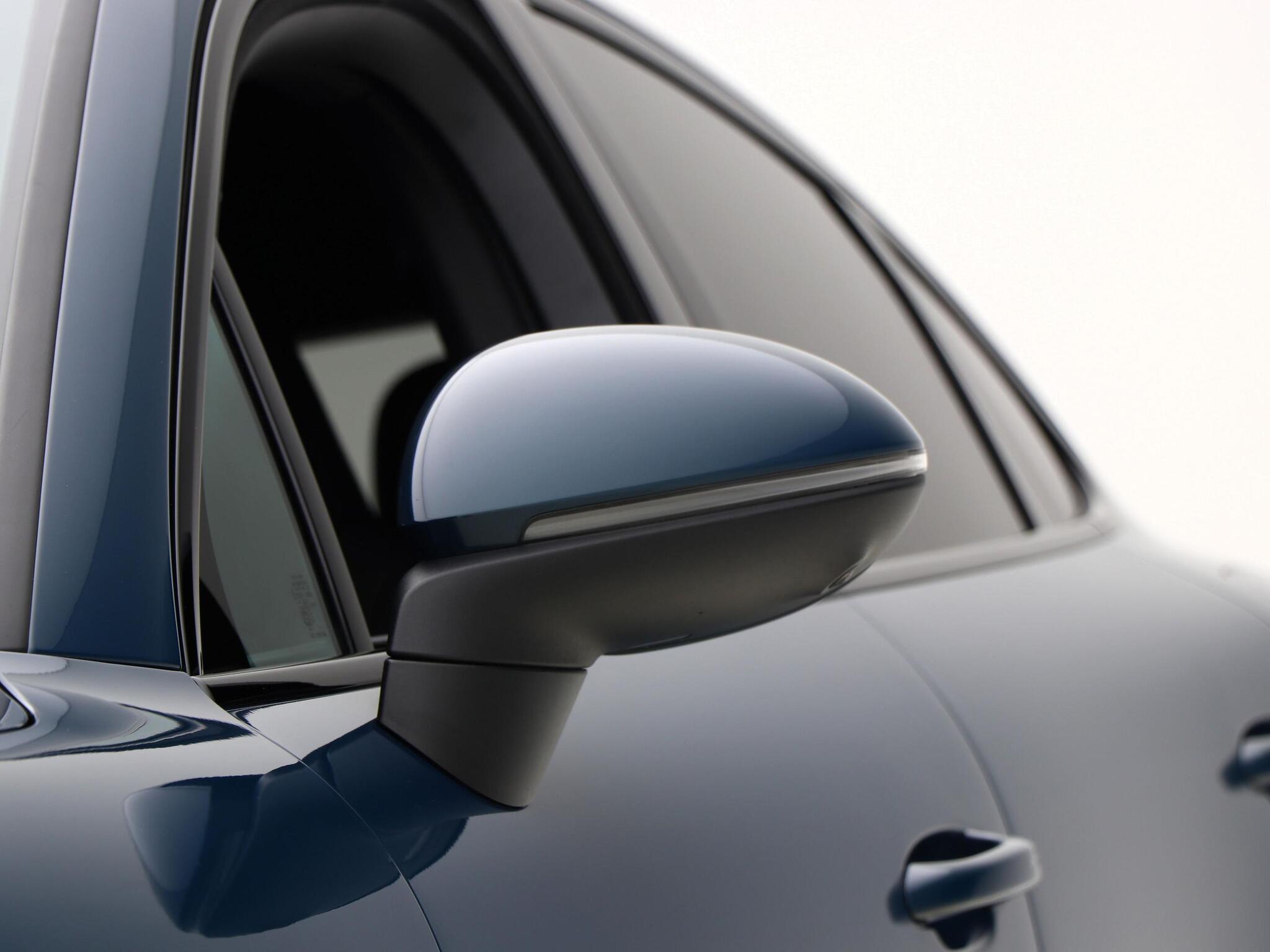 Porsche Cayenne view 16