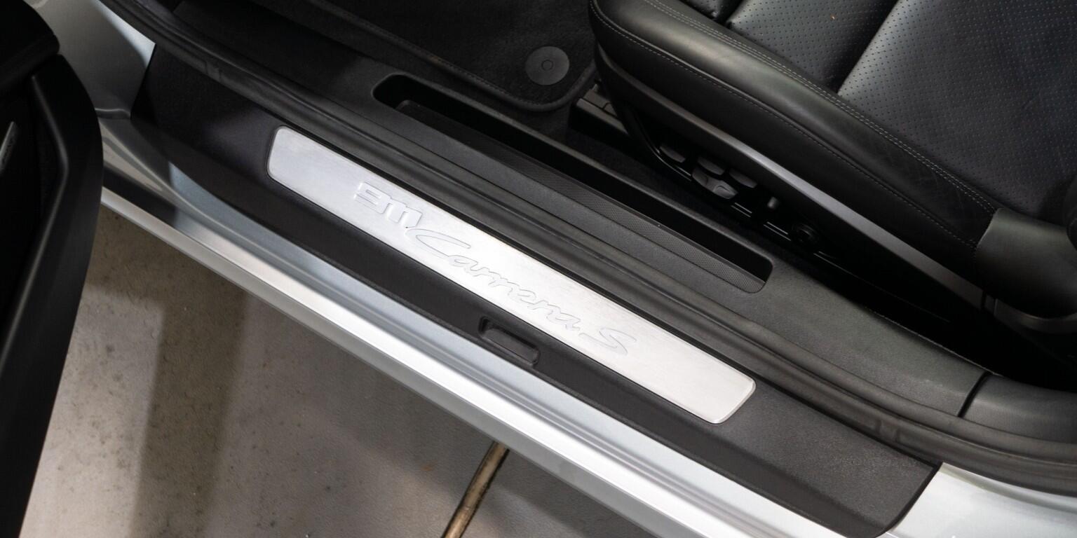 Porsche 911 view 27