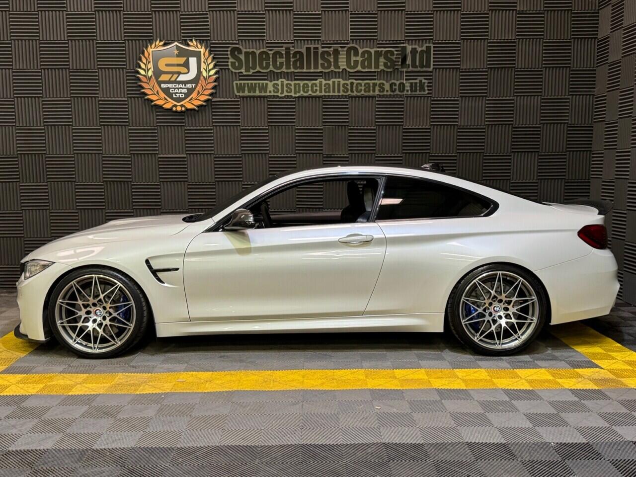 BMW M4 view 3