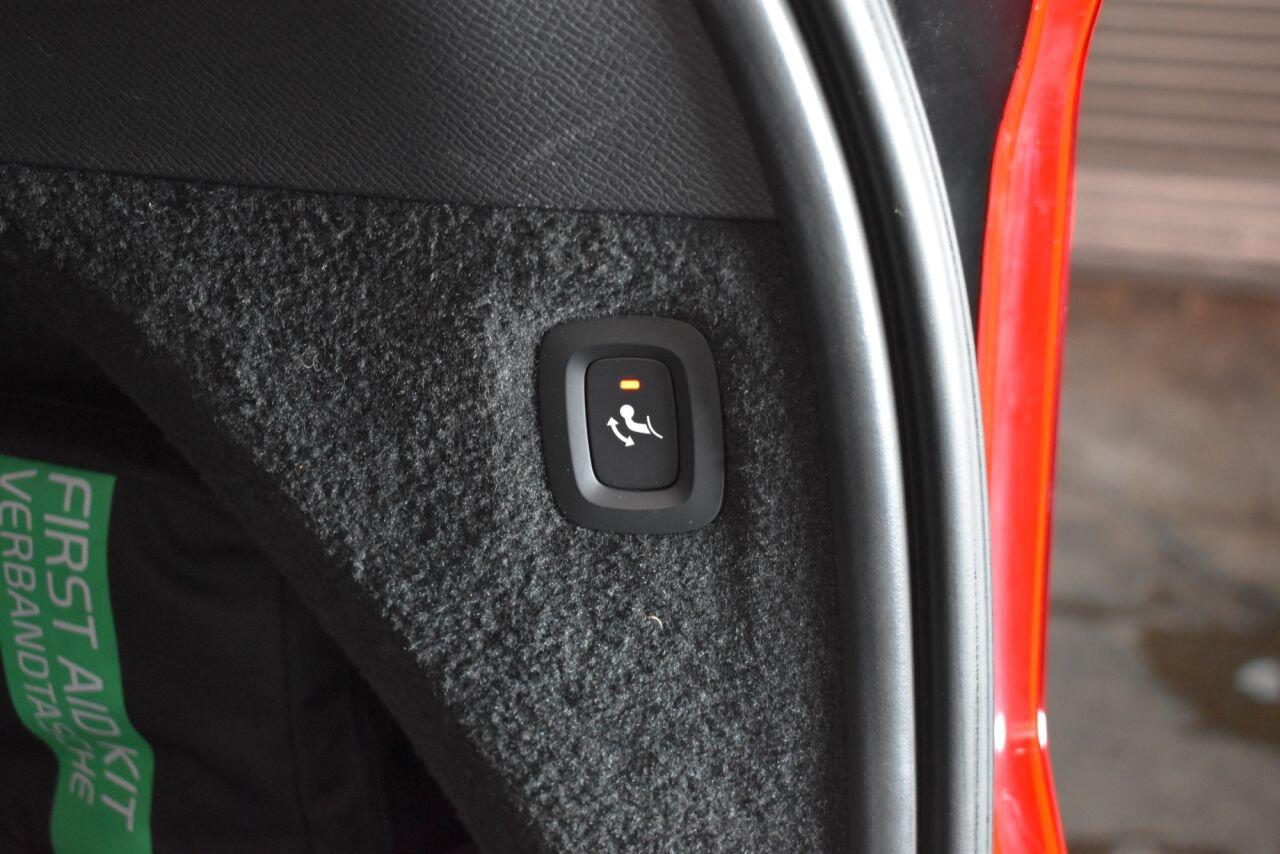 Volvo XC90 view 10