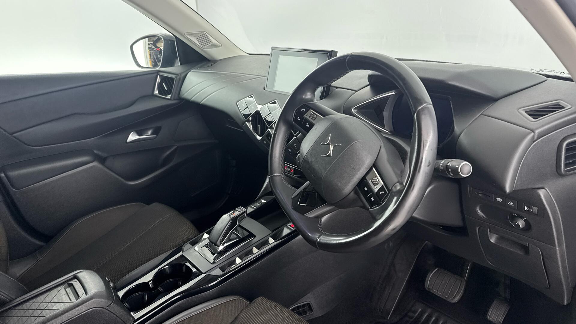 DS Automobiles DS 3 Crossback view 9