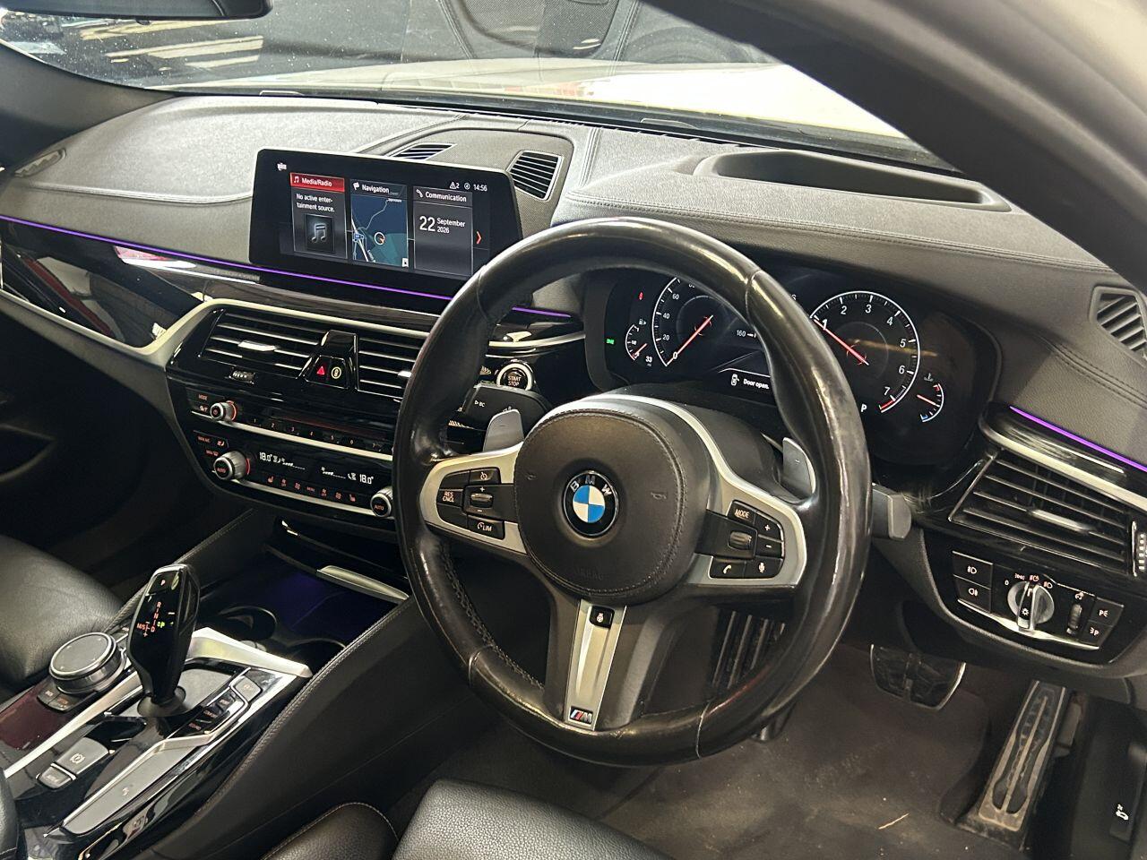 BMW 5 Series view 20