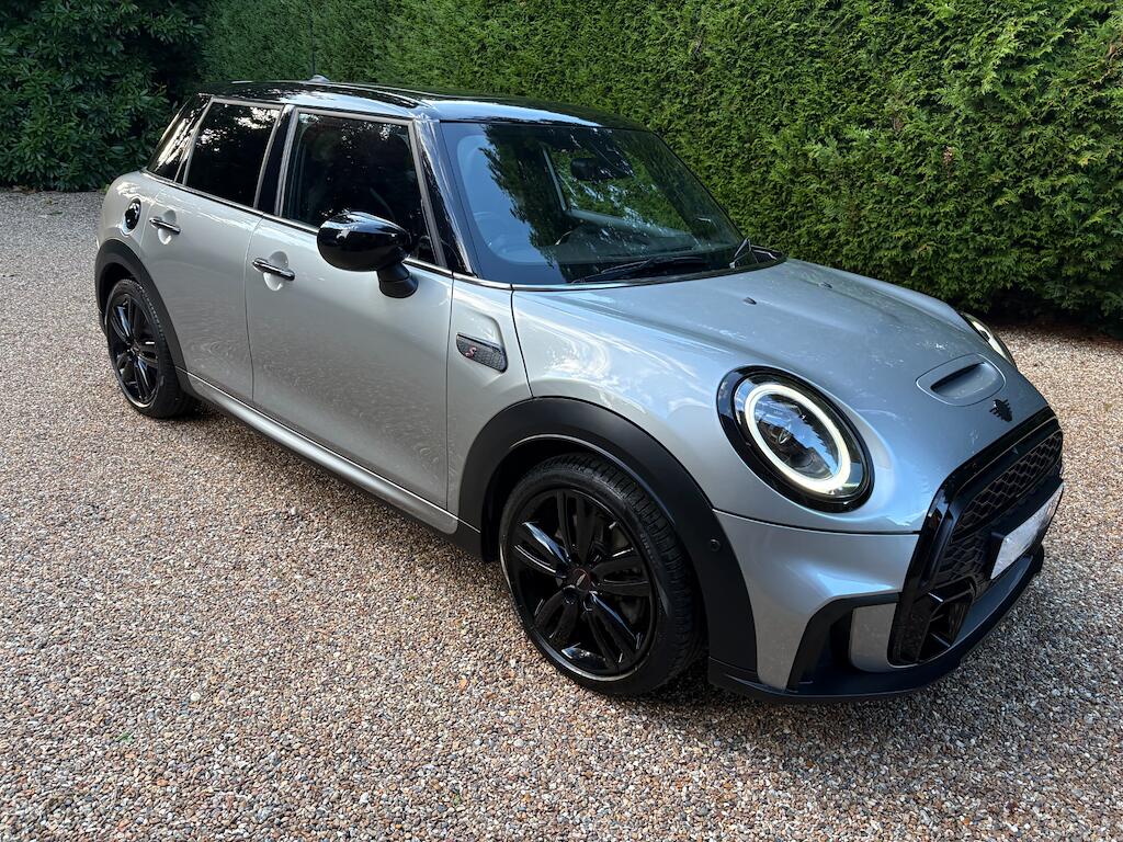 Mini Hatch view 38