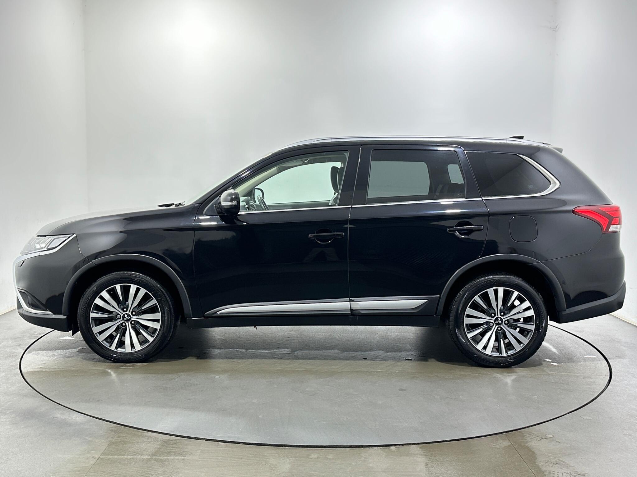 Mitsubishi Outlander view 5