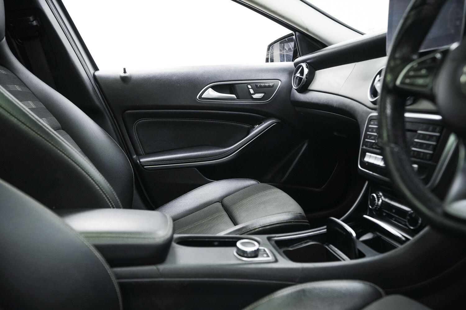 Mercedes-Benz Gla view 18