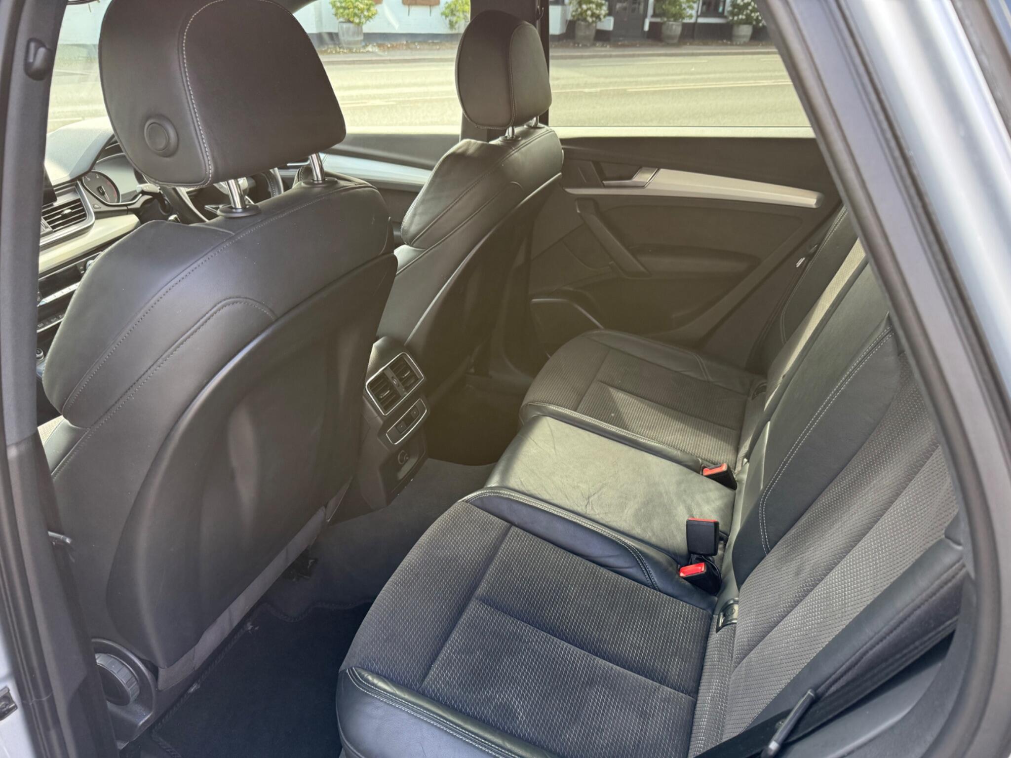 Audi Q5 view 25