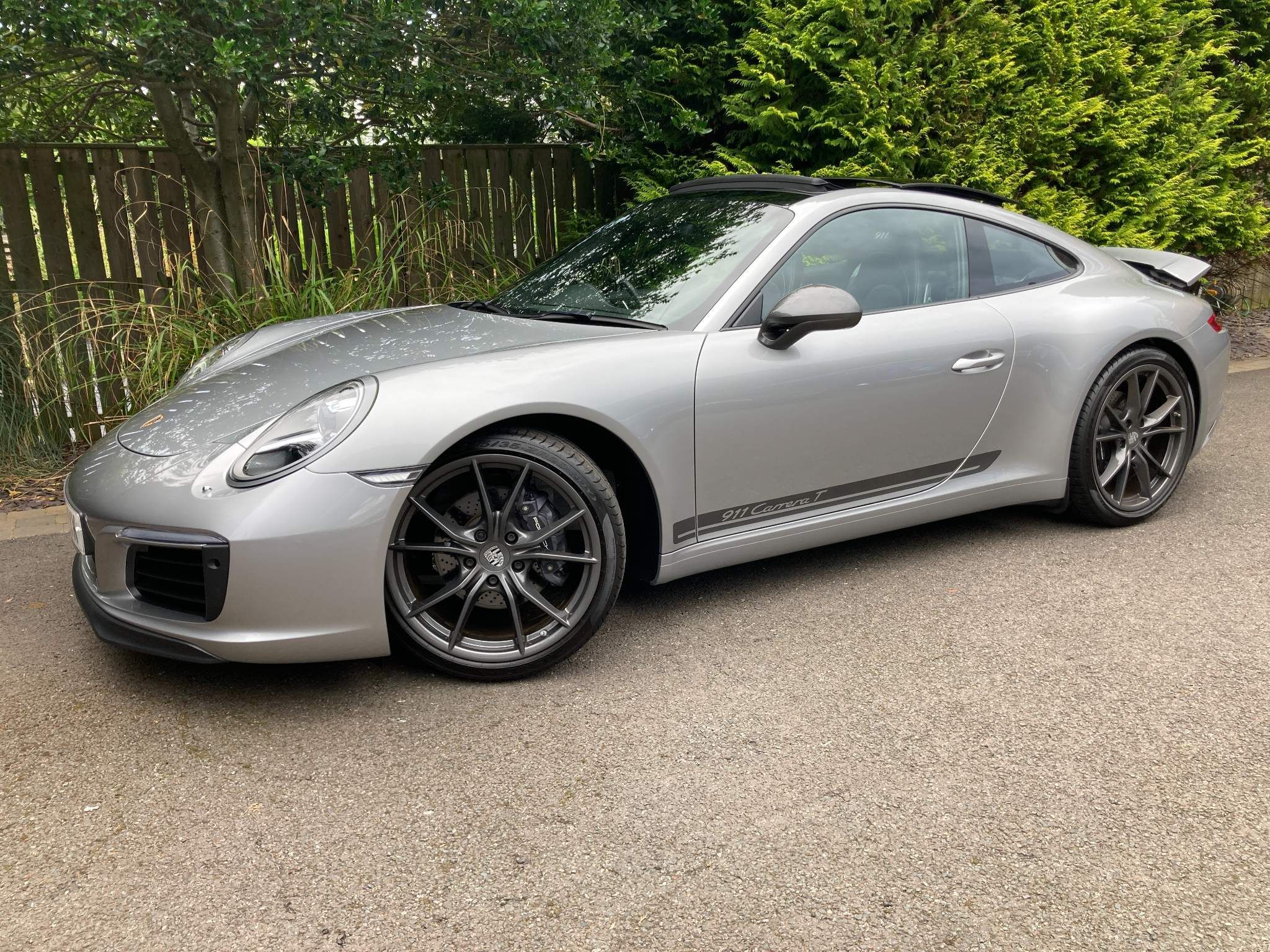 Porsche 911 view 5