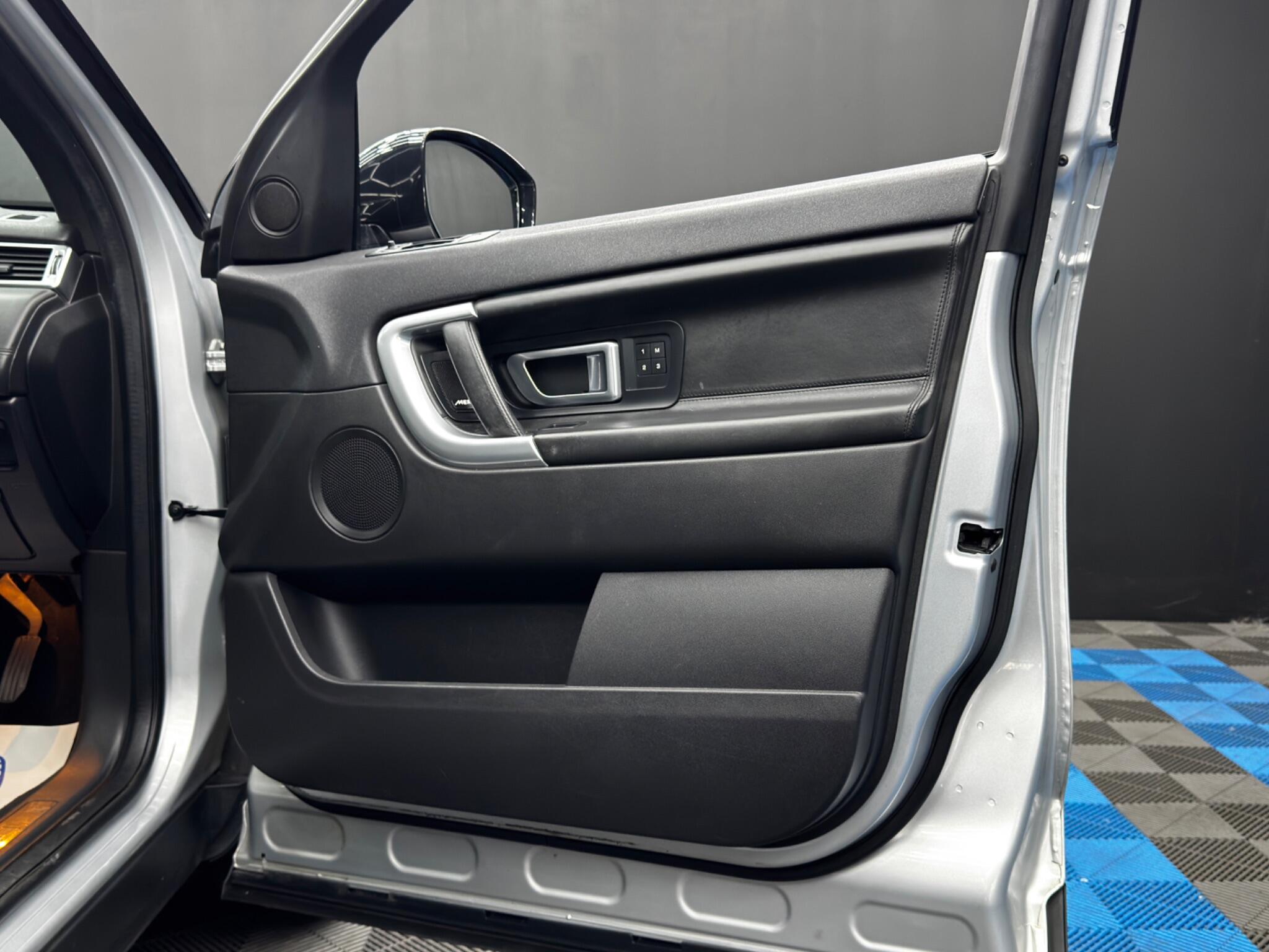 Land Rover Discovery Sport view 38