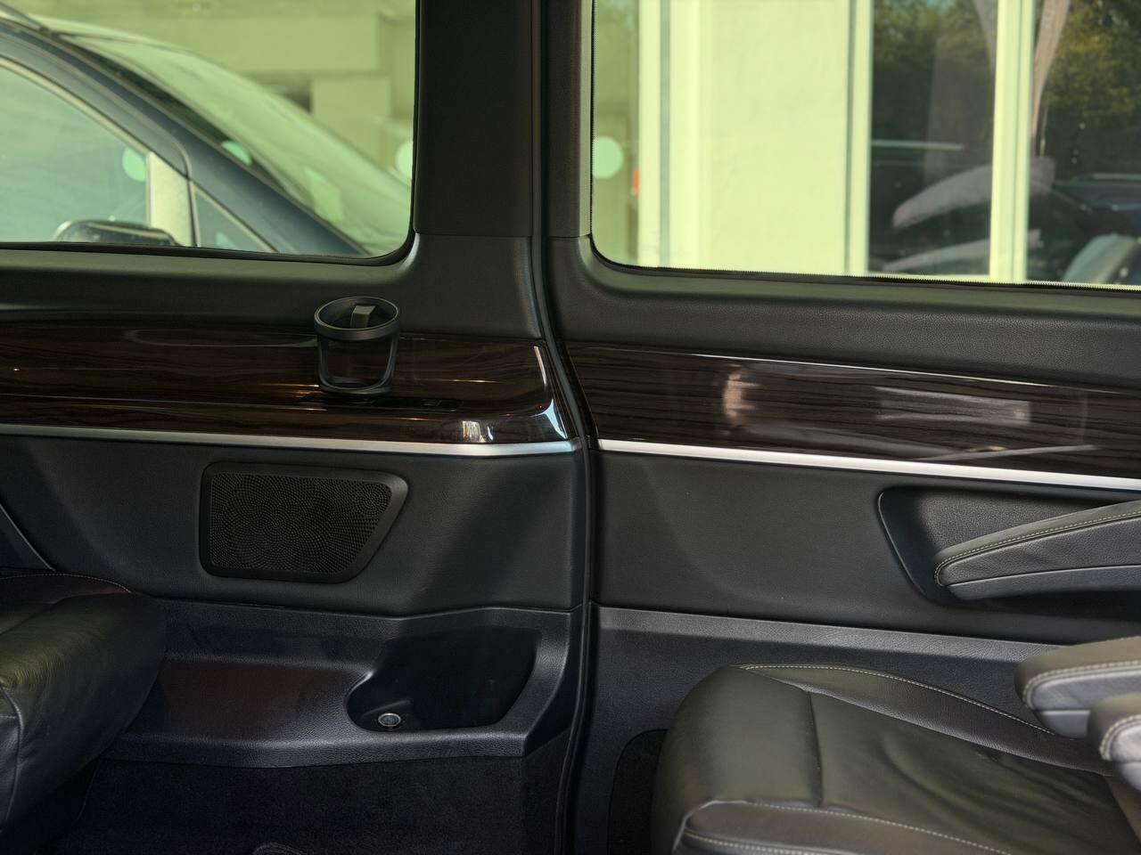 Mercedes-Benz EQV view 18