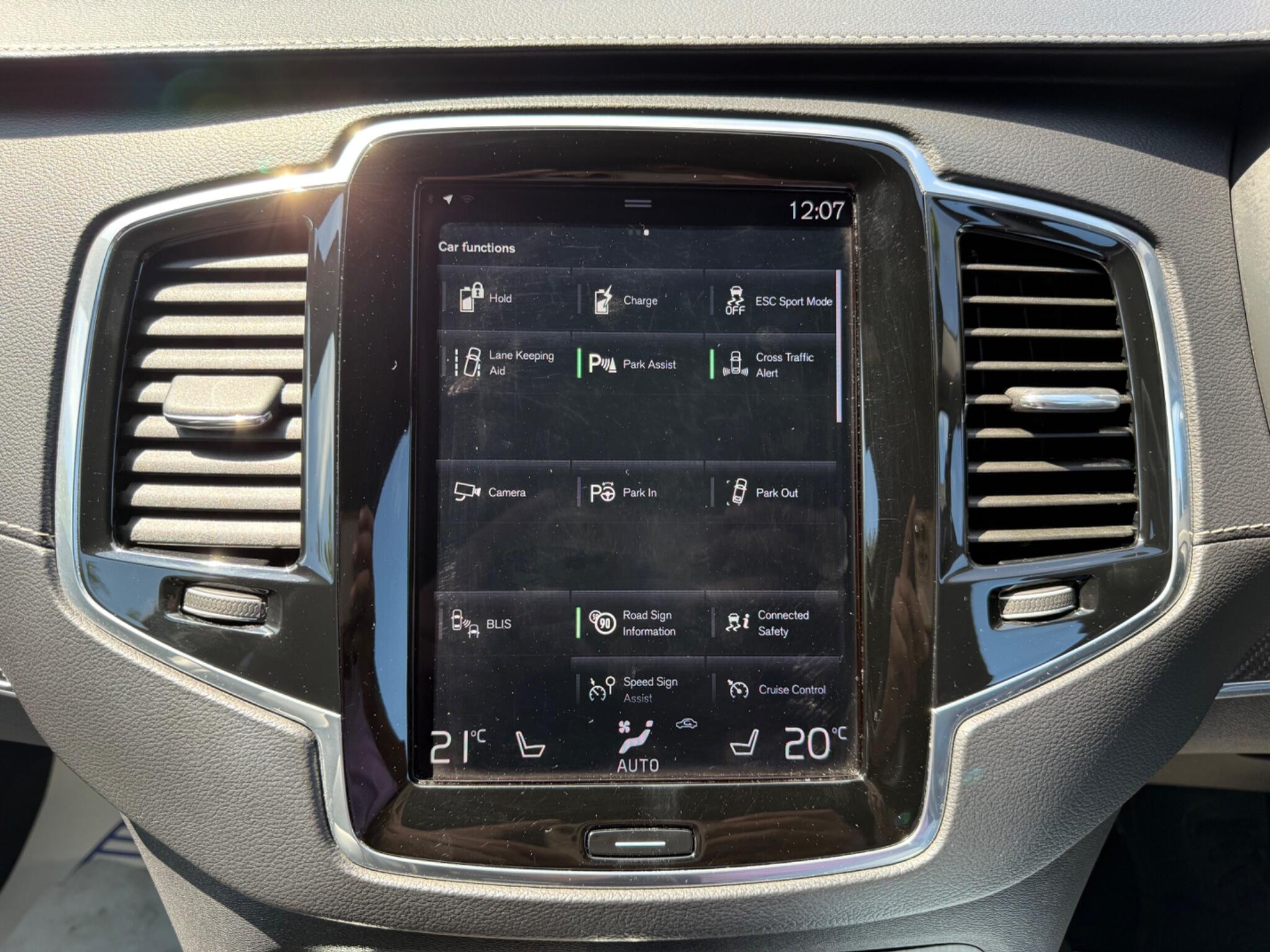 Volvo XC90 view 31