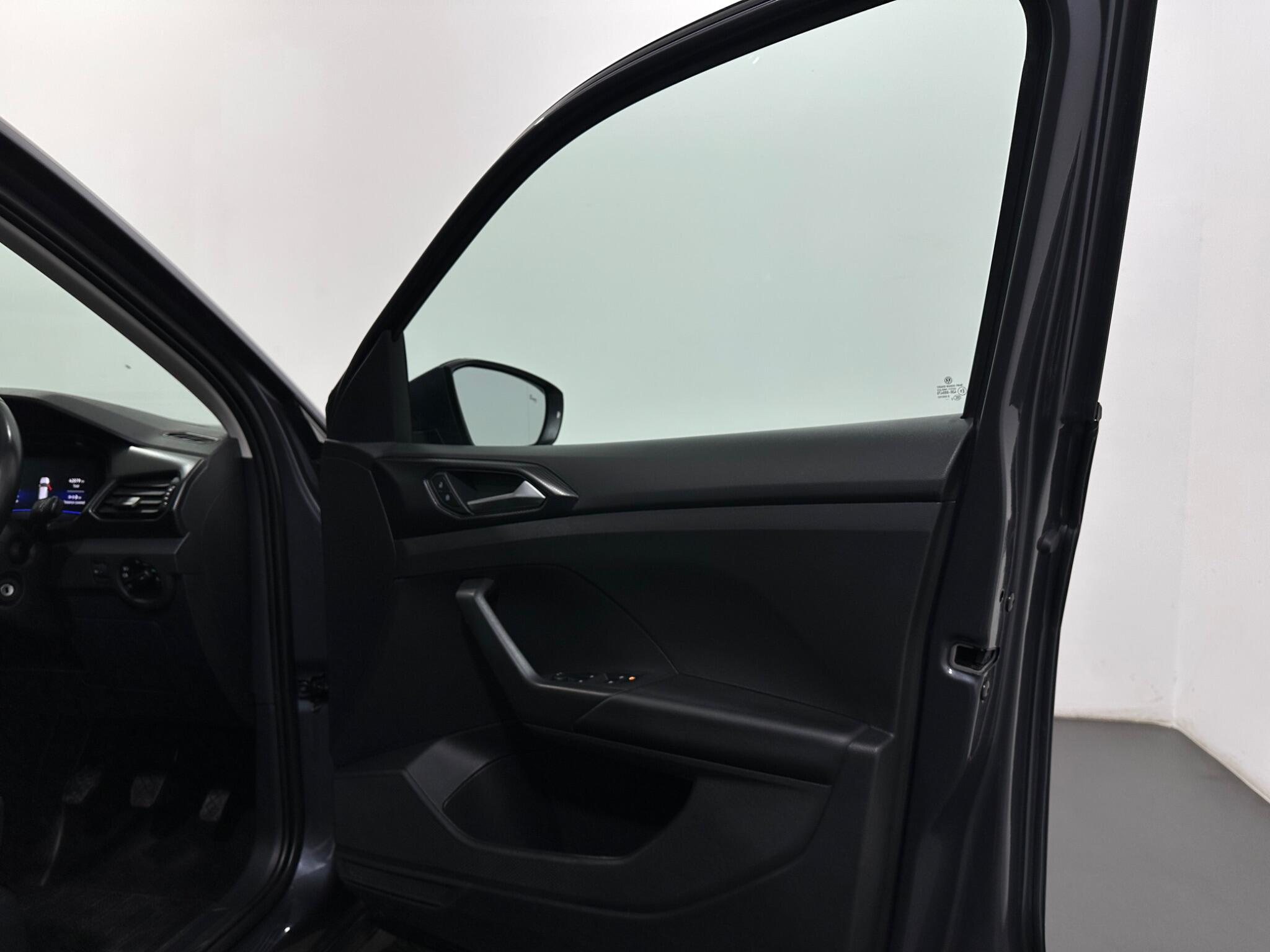 Volkswagen T-Cross view 31