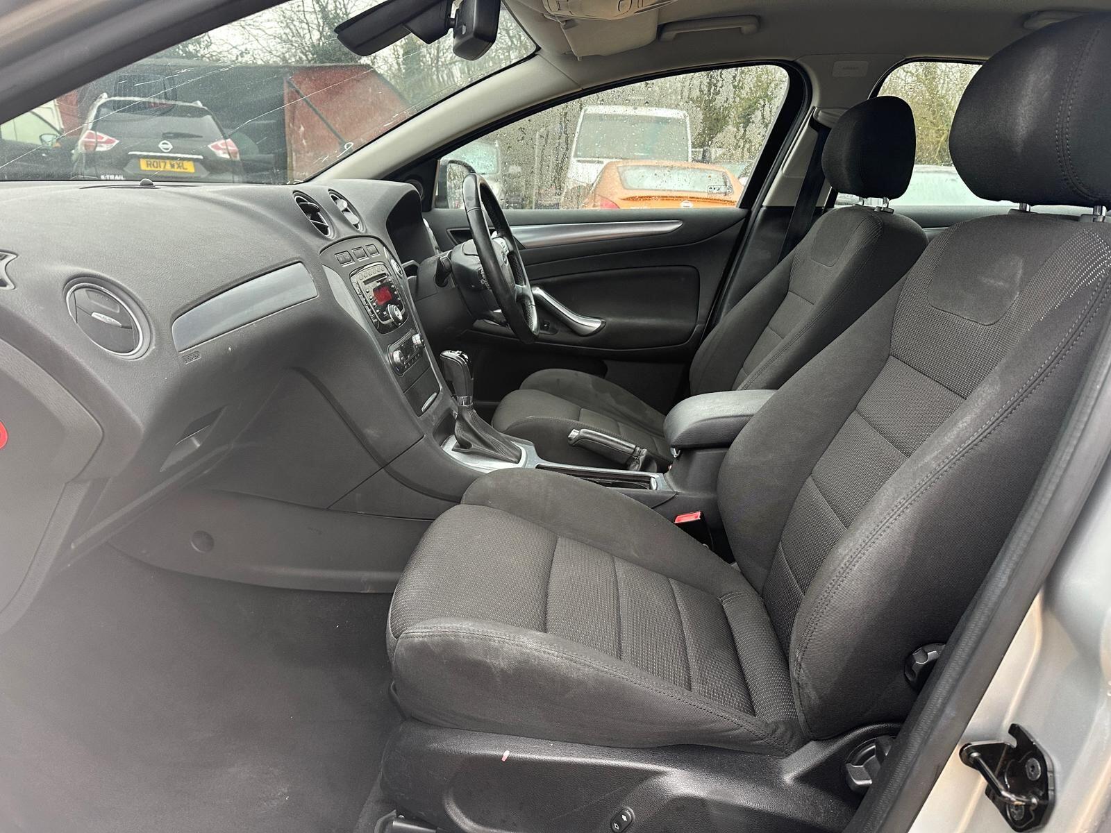 Ford Mondeo view 6
