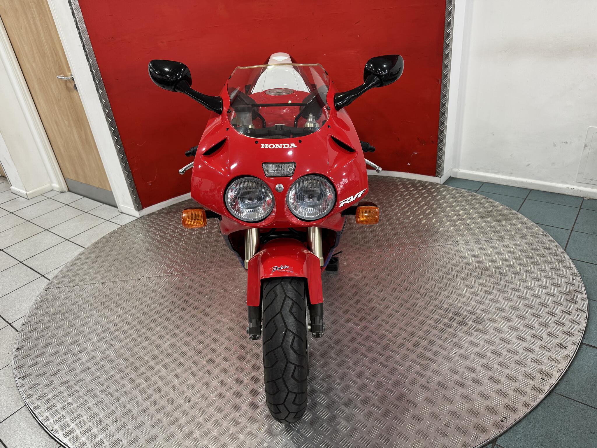 Honda RVF750 view 5