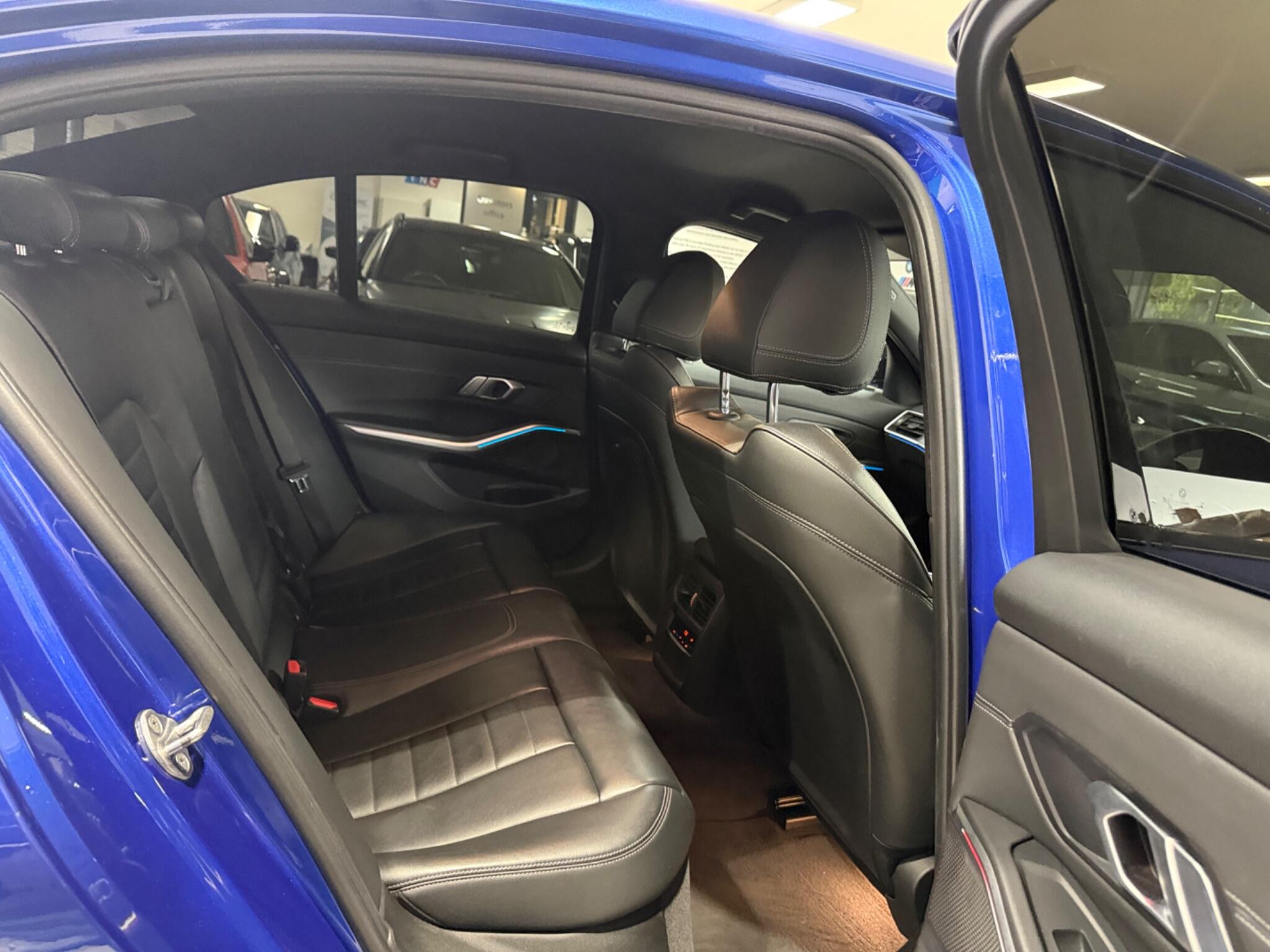 BMW 3 Series view 27
