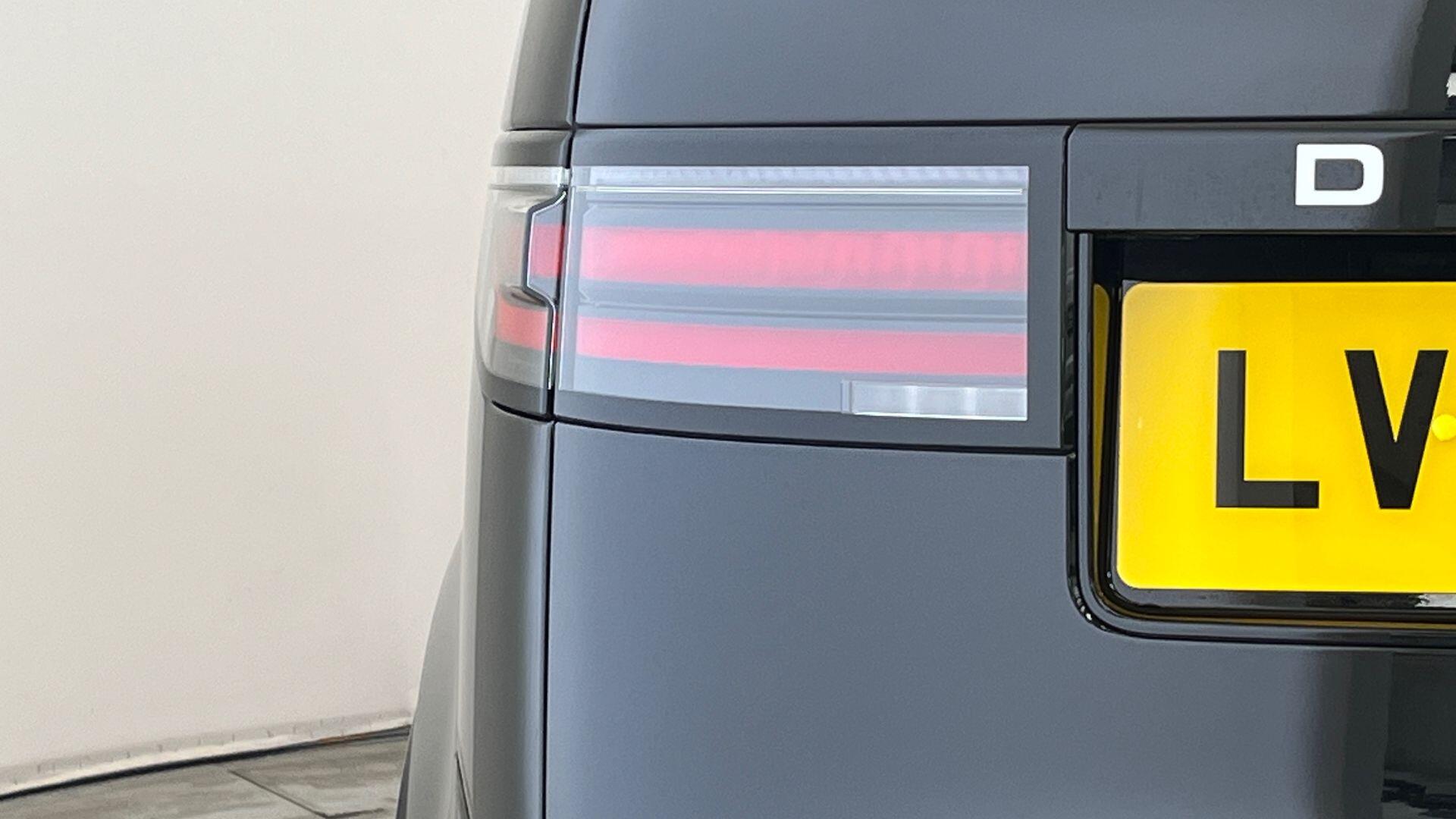Land Rover Discovery view 26