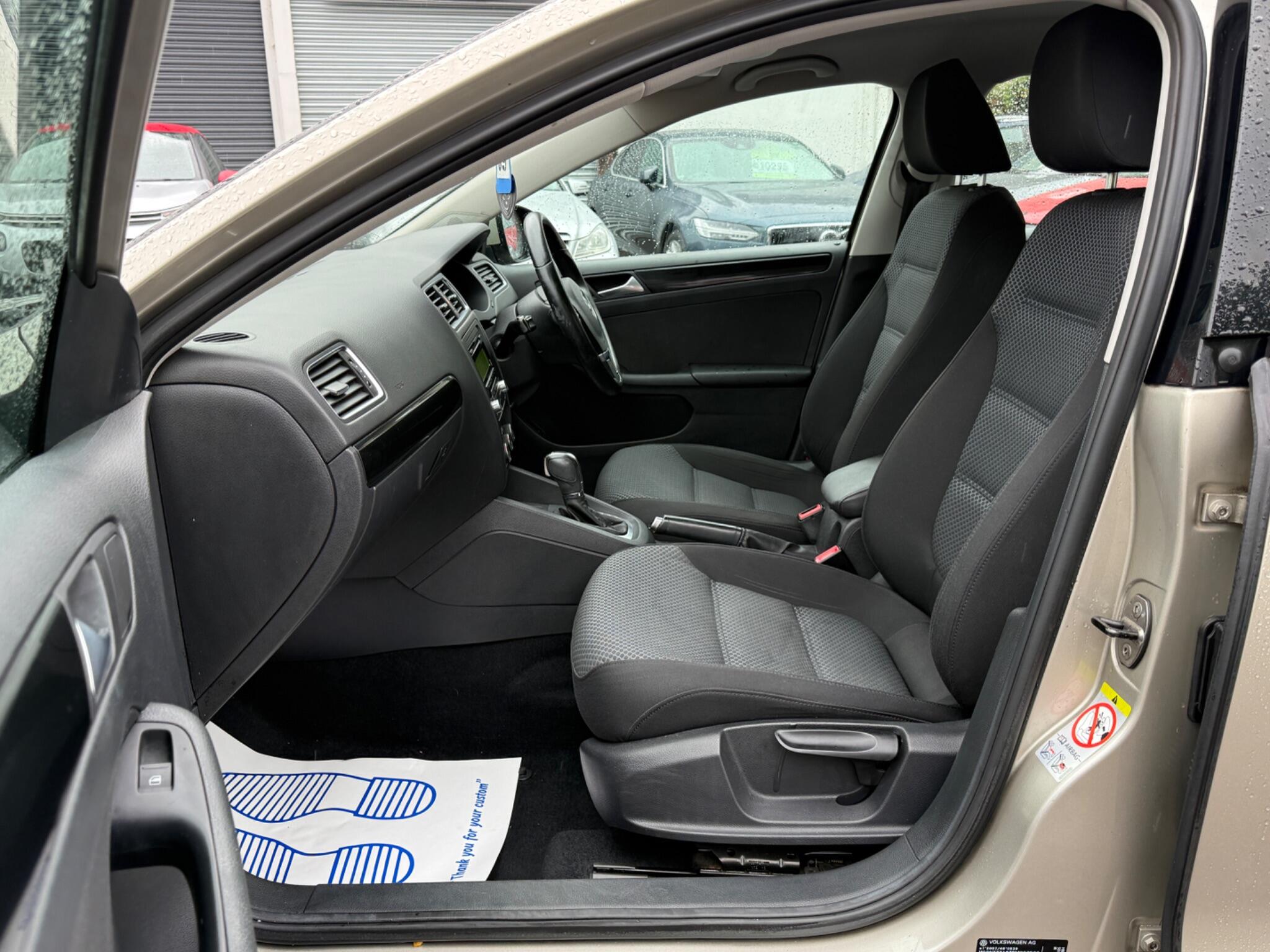 Volkswagen Jetta - Image 47