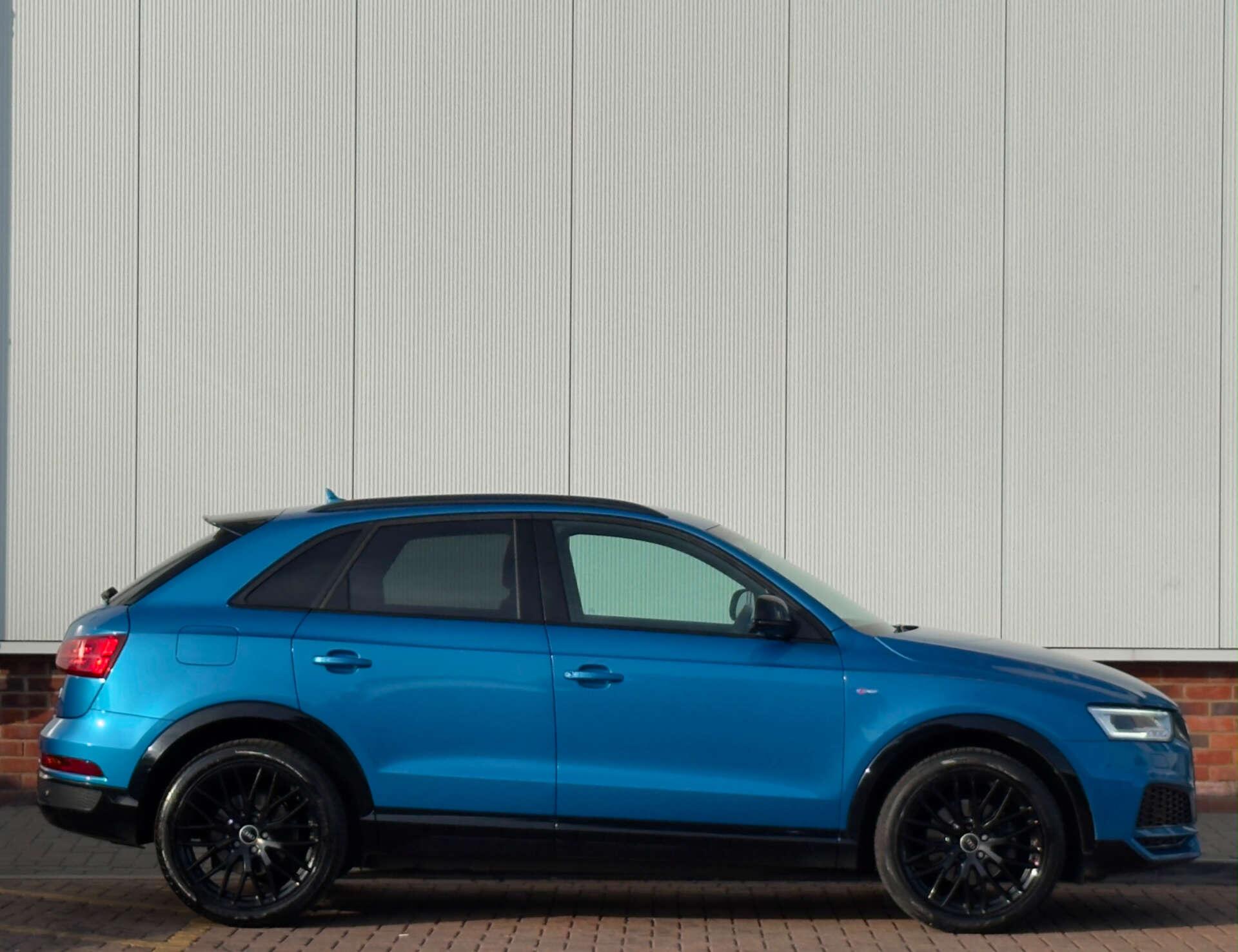 Audi Q3 view 10