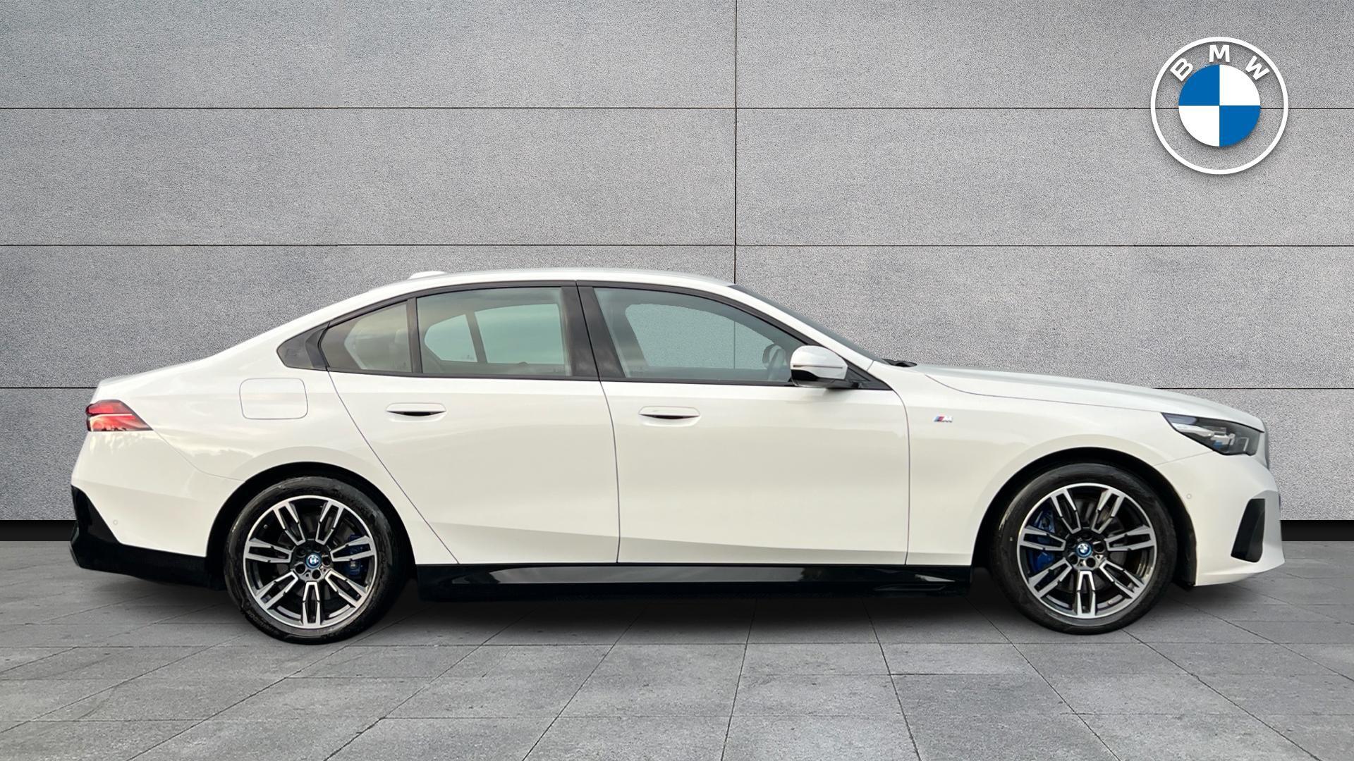 BMW i5 view 3