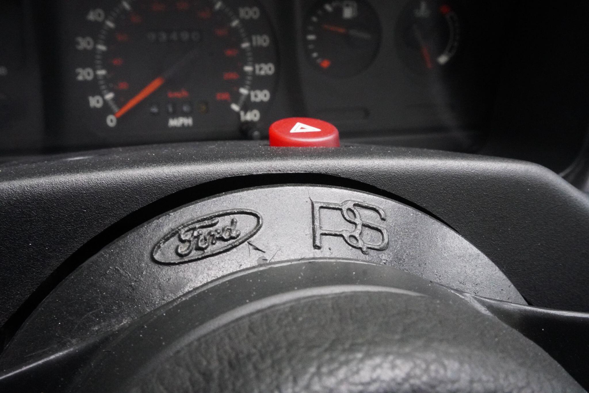 Ford Escort view 32